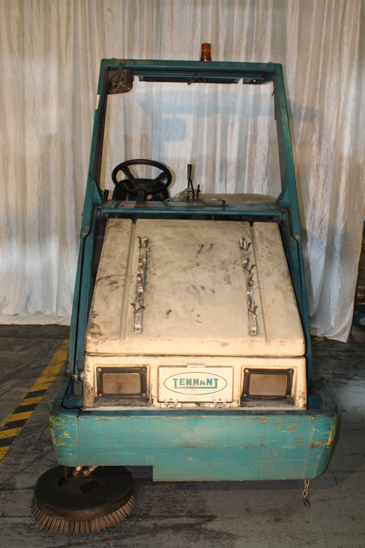 TENNANT SWEEPER - Image 9 of 13