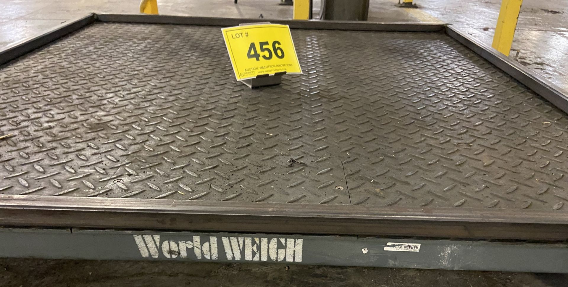 WORLD WEIGH 5,000 LBS FLOOR PLATFORM SCALE C/W WORLD WEIGH C-100/60 DIGITAL READ-OUT SCALE, S/N: - Image 3 of 6