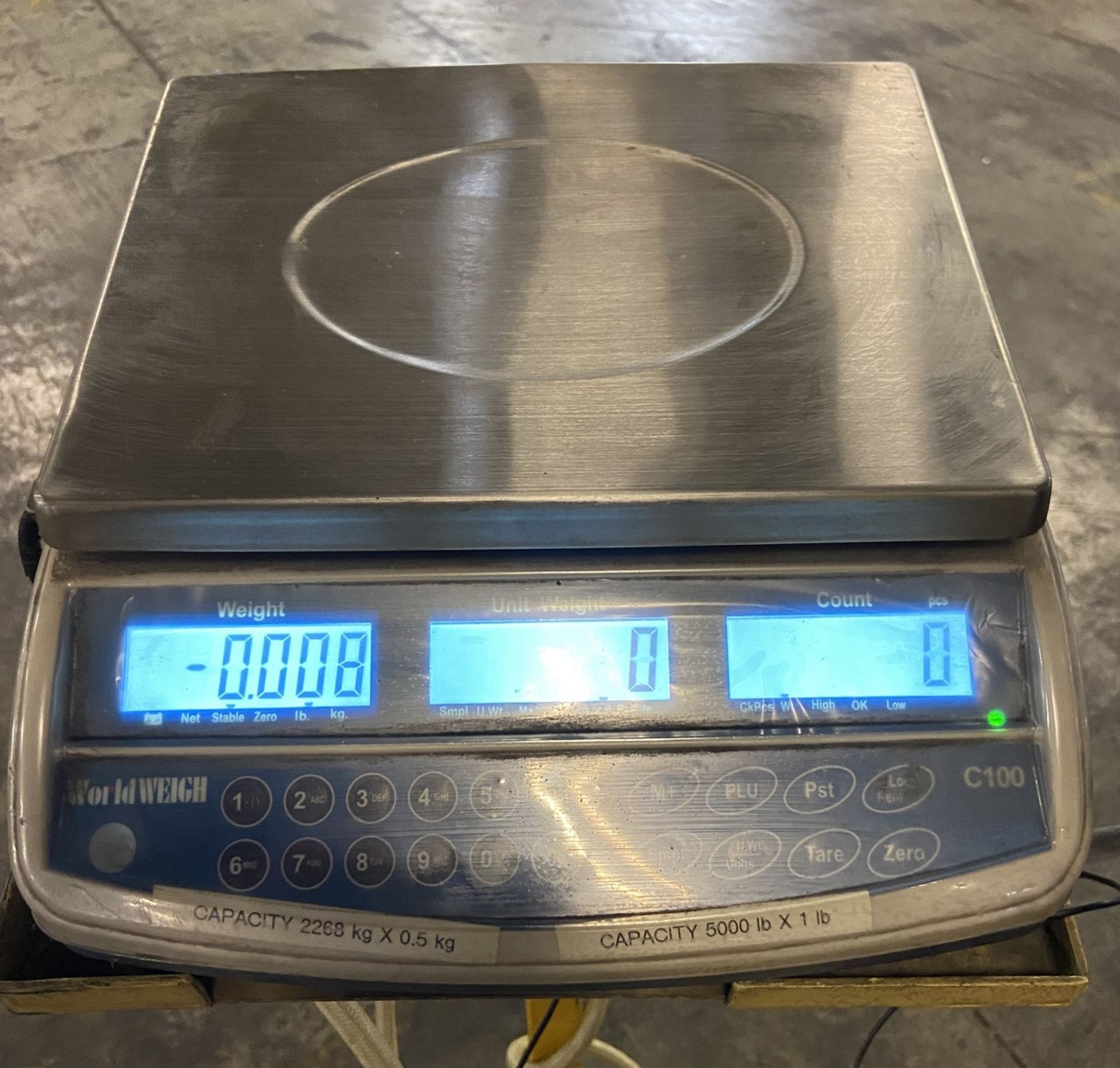 WORLD WEIGH 5,000 LBS FLOOR PLATFORM SCALE C/W WORLD WEIGH C-100/60 DIGITAL READ-OUT SCALE, S/N: - Image 4 of 6