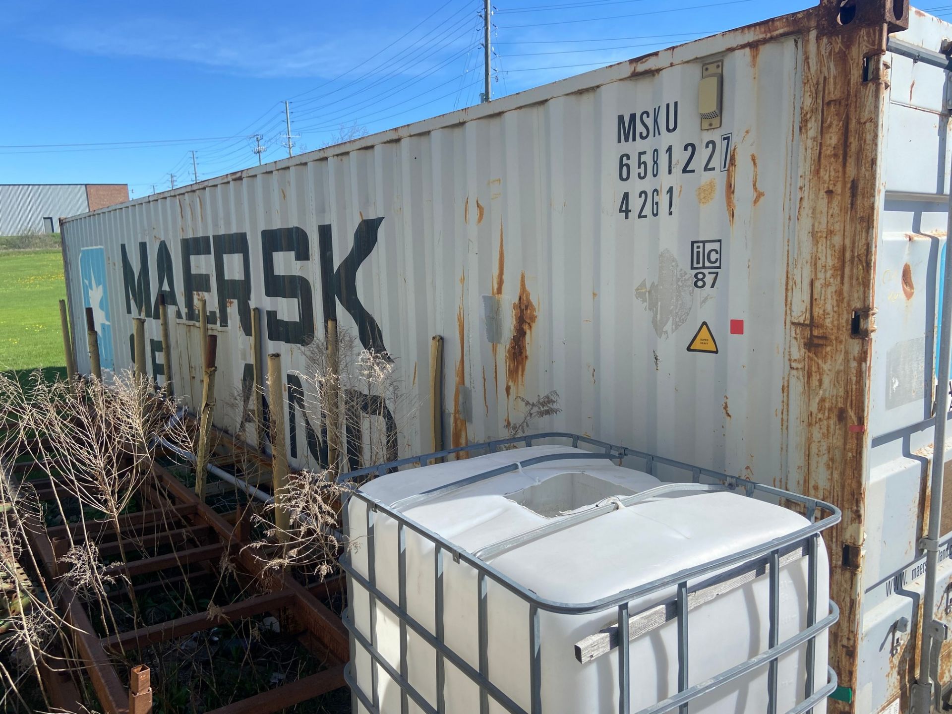 40' LONG SHIPPING CONTAINER - Image 2 of 3