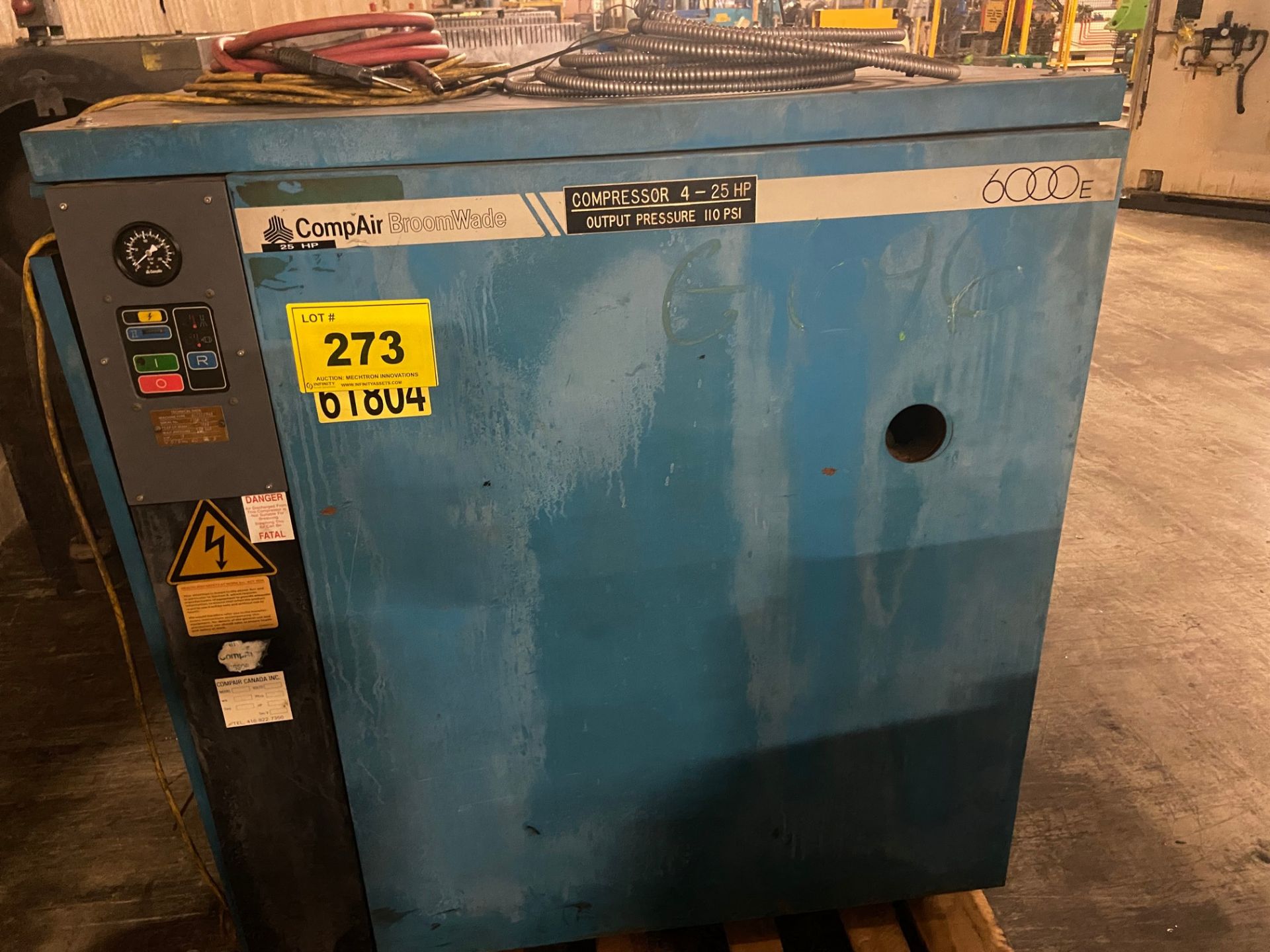 COMPAIR BROOMWADE 6000E ROTARY SCREW AIR COMPRESSOR,25HP, 3/60/575 VOLTS, S/N: F129/1061 (RIGGING