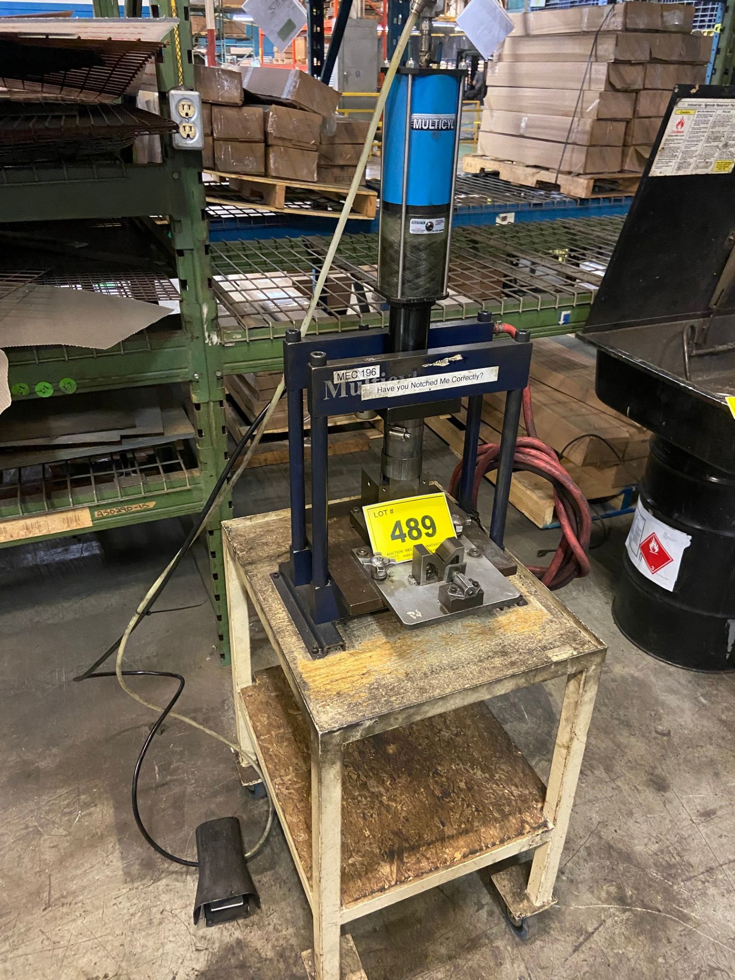 MULTICYCLE PNEUMATIC POWERED NOTCHING PRESS, C/W TABLE ON CASTERS