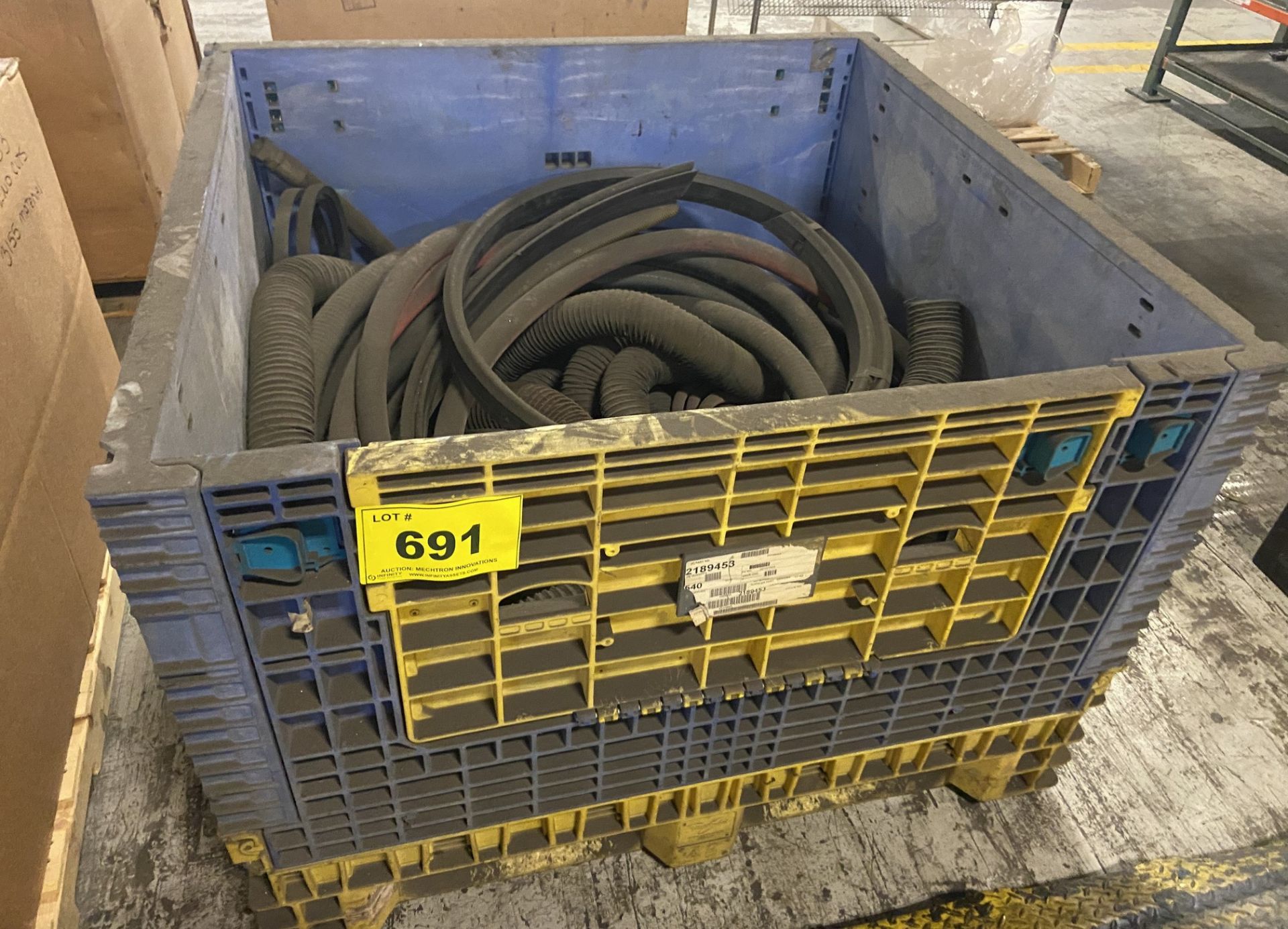 PLASTIC FOLDING BIN C/W ASSORTED HOSES