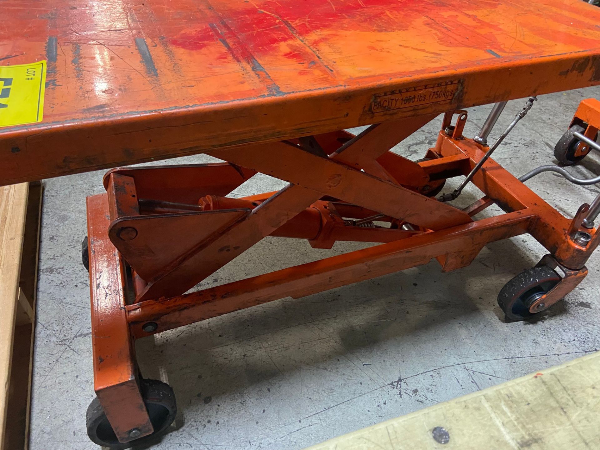PORTABLE DIE LIFT TABLE ON CASTORS, 1650 LBS, C/W 19" X 39" - Image 2 of 3