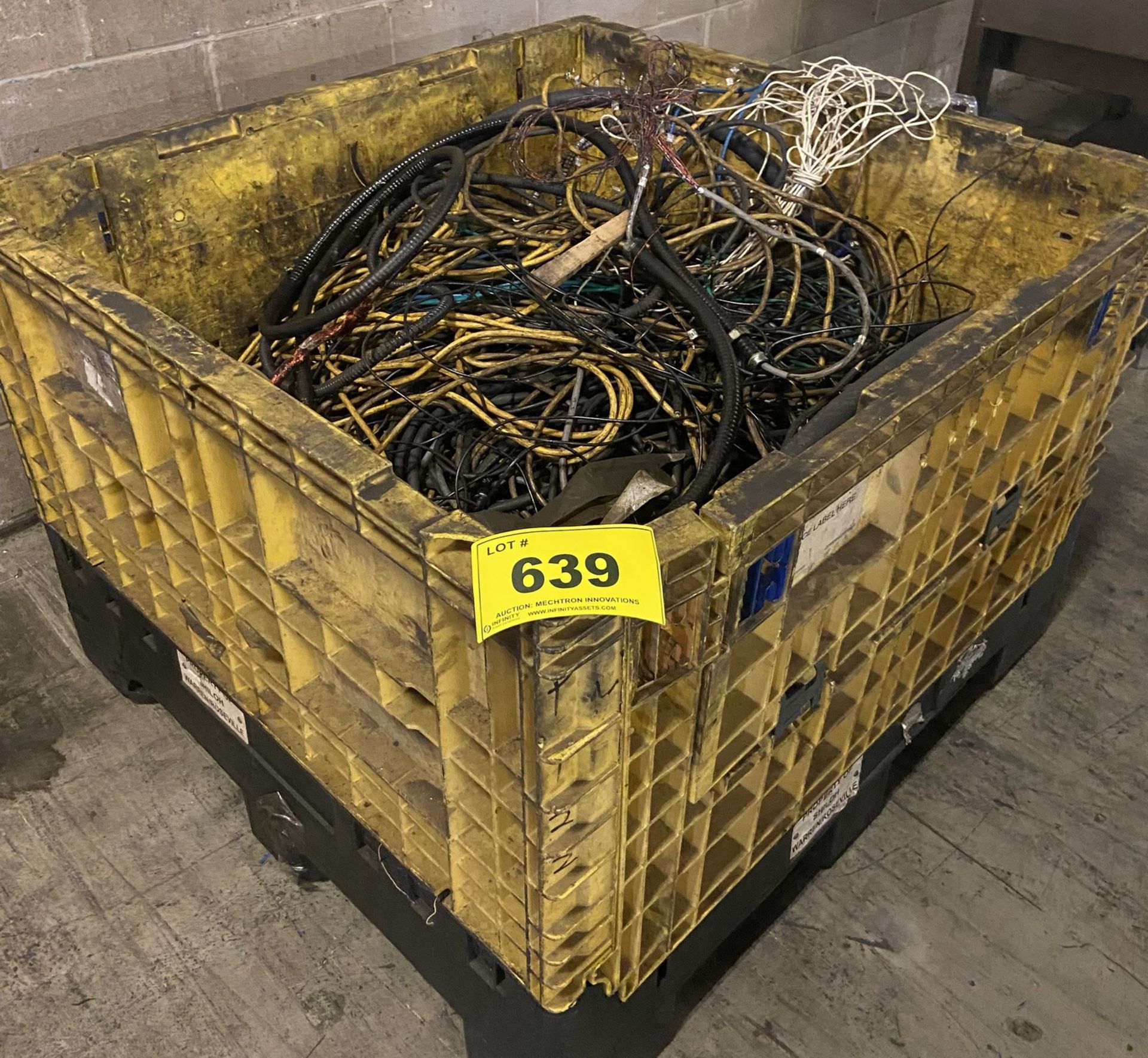 FOLDING BIN C/W ASSORTED EXTENSION CORDS & TEC CABLE
