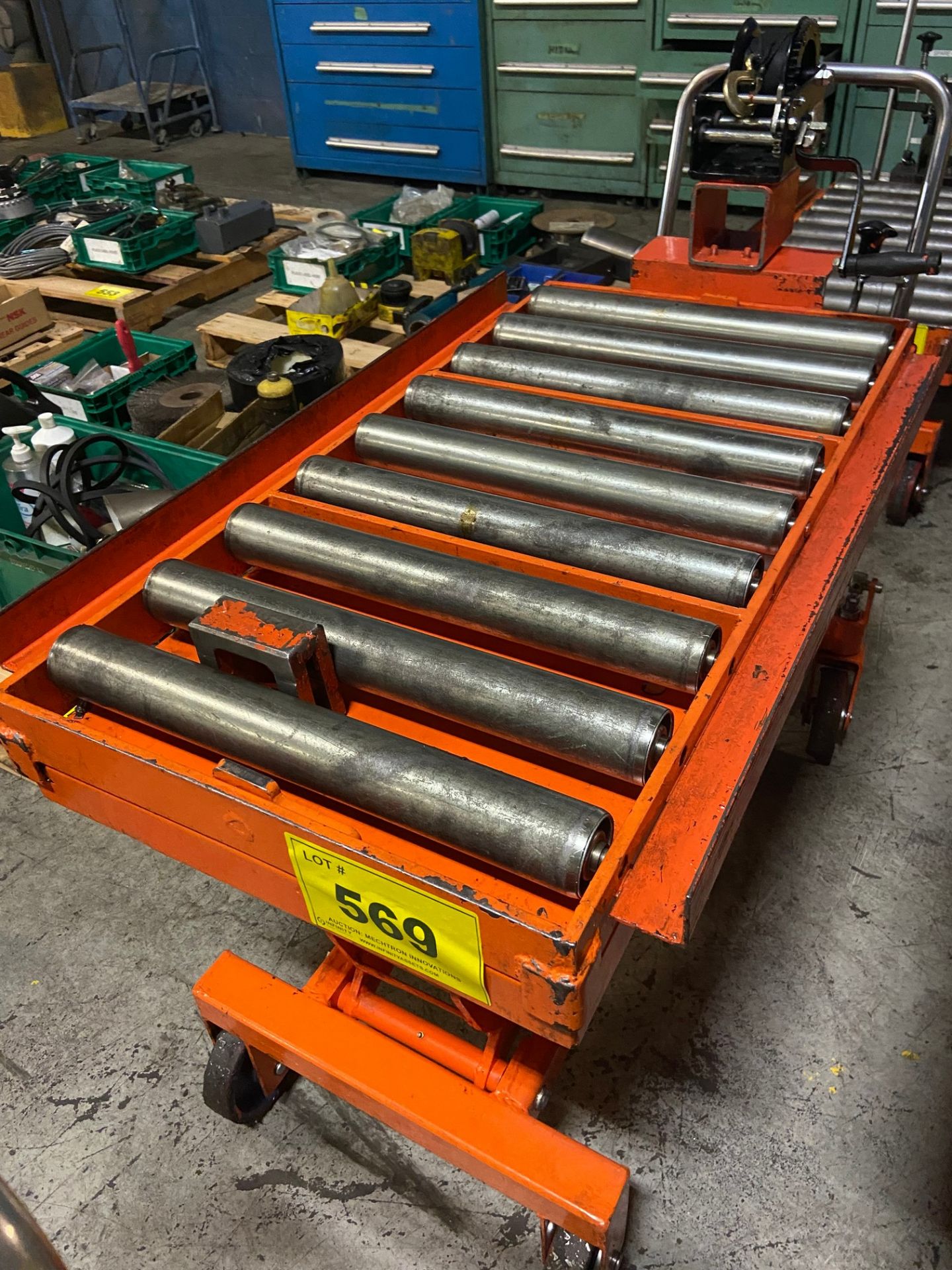 PORTABLE DIE LIFT TABLE ON CASTORS, 1650 LBS, C/W 19" X 39" ROLL TOP CONVEYOR & CABLE WINCH