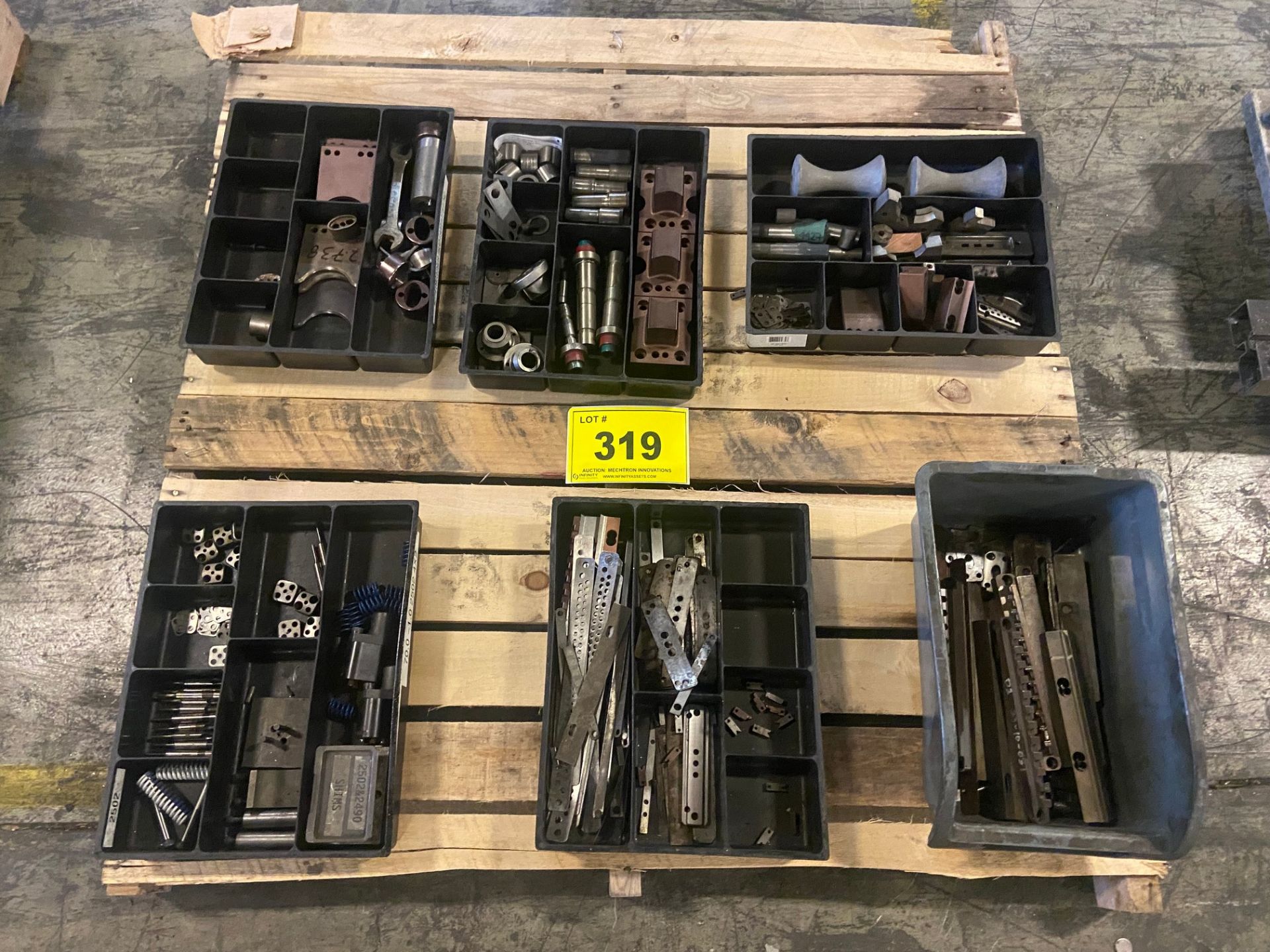 PALLET OF ASSORTED TOOLING