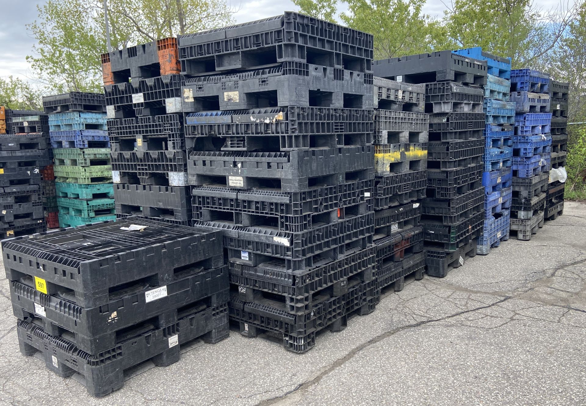 LOT OF (100) 42" X 48" FOLDING PLASTIC BINS - Image 2 of 5