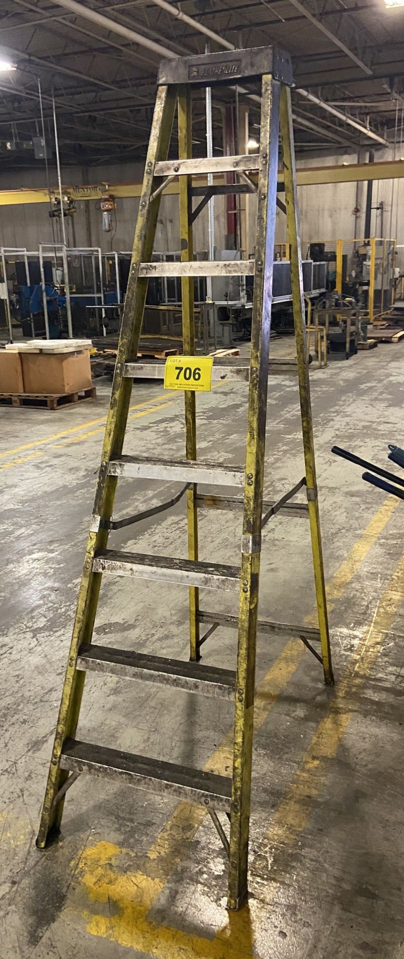 8' HIGH STEP LADDER