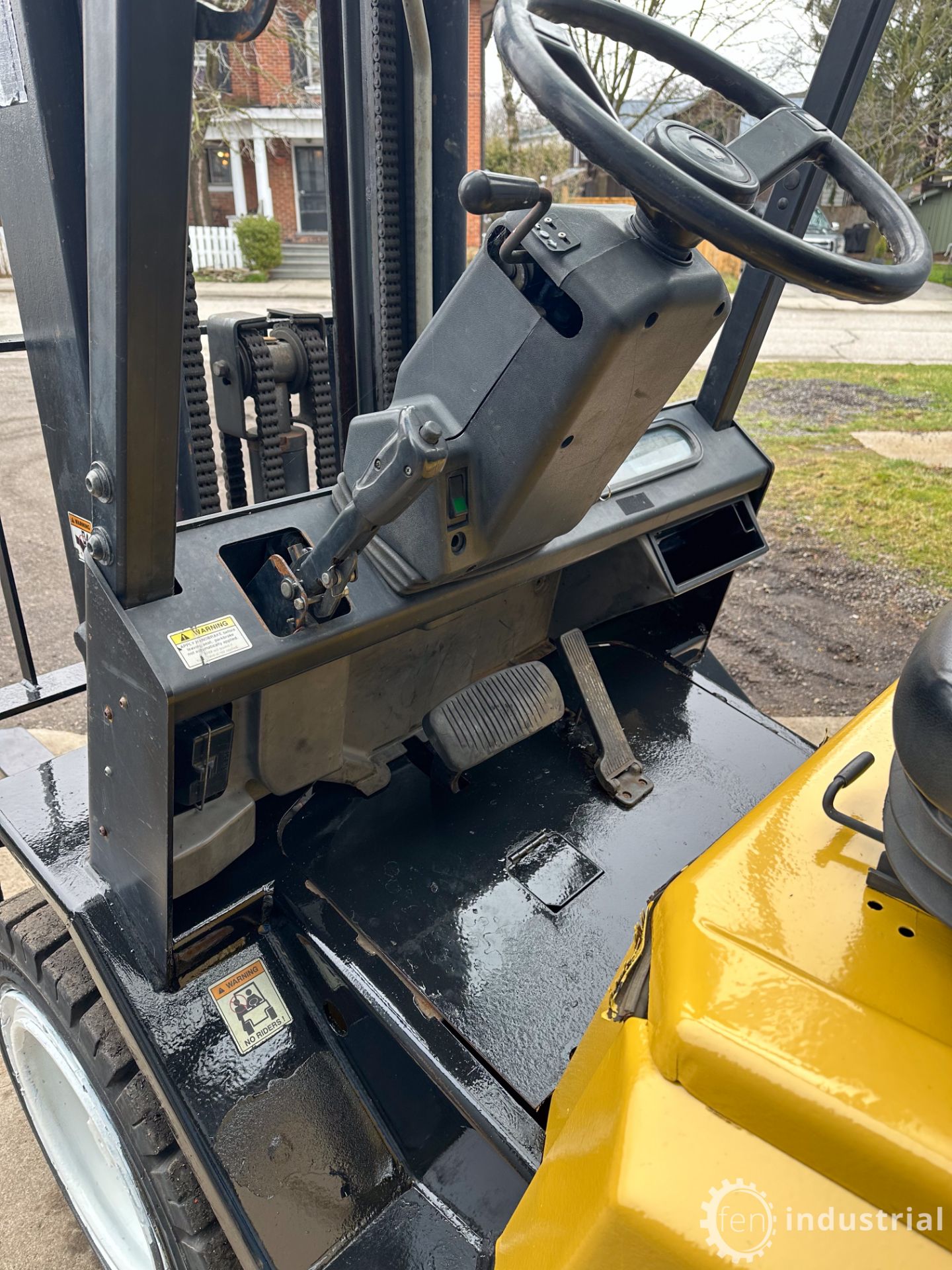 YALE GLP060TFNUAE087 PROPANE OUTDOOR FORKLIFT, 6,000LB CAP., 188” MAX LIFT, 3-STAGE MAST, - Image 10 of 20
