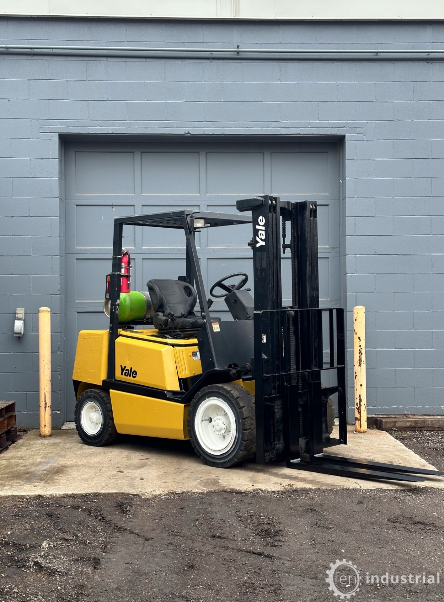 YALE GLP060TFNUAE087 PROPANE FORKLIFT, 6,000LB CAP., 188” MAX LIFT, 3-STAGE MAST, PNEUMATIC TIRES, - Image 14 of 20