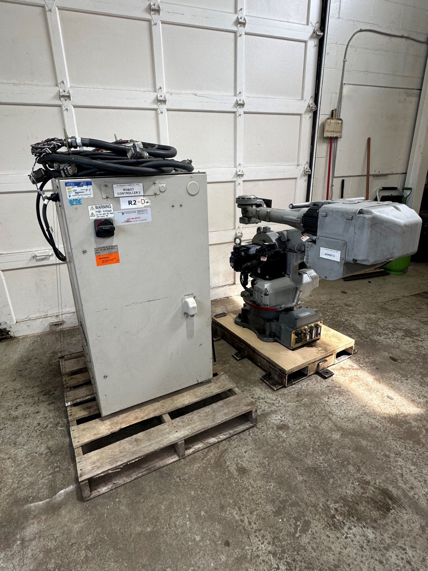 2006 MOTOMAN HP50 ROBOT, TYPE YR-UP50N-A00, 50KG PAYLOAD W/ CONTROLLER, CABLES, PENDANT (LOCATED