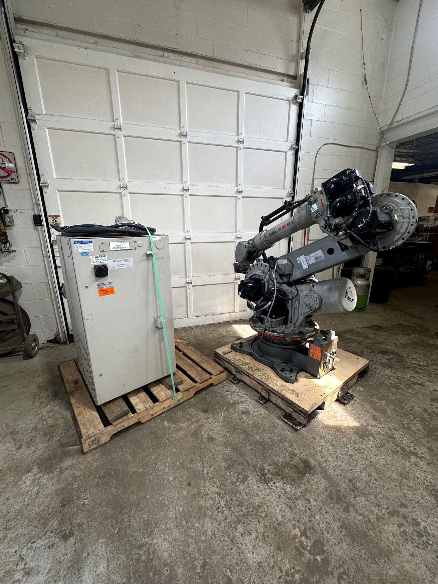 2004 MOTOMAN HP165 ROBOT, TYPE YR-ES165N-A00, 165KG PAYLOAD W/ PANEL AND CABLES (NO TEACH