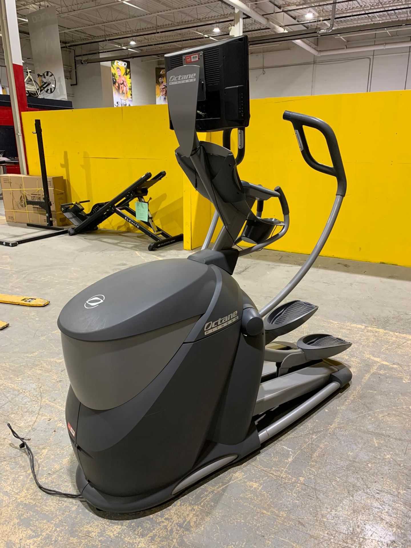 OCTANE FITNESS 3700 COMMERCIAL STANDING ELLIPTICAL MACHINE - Bild 4 aus 4