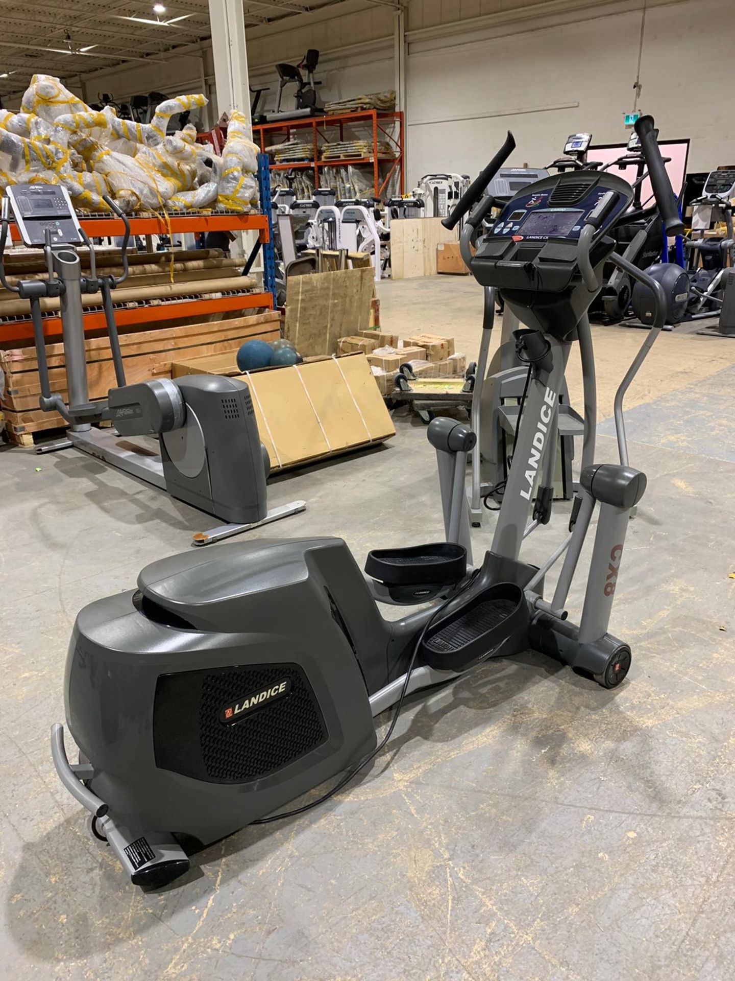 LANDICE CX8 ELLIPTIAL CROSS TRAINER MACHINE