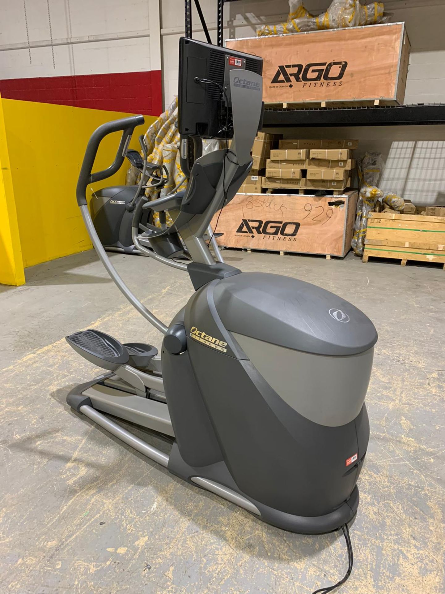 OCTANE FITNESS 3700 COMMERCIAL STANDING ELLIPTICAL MACHINE - Bild 2 aus 4