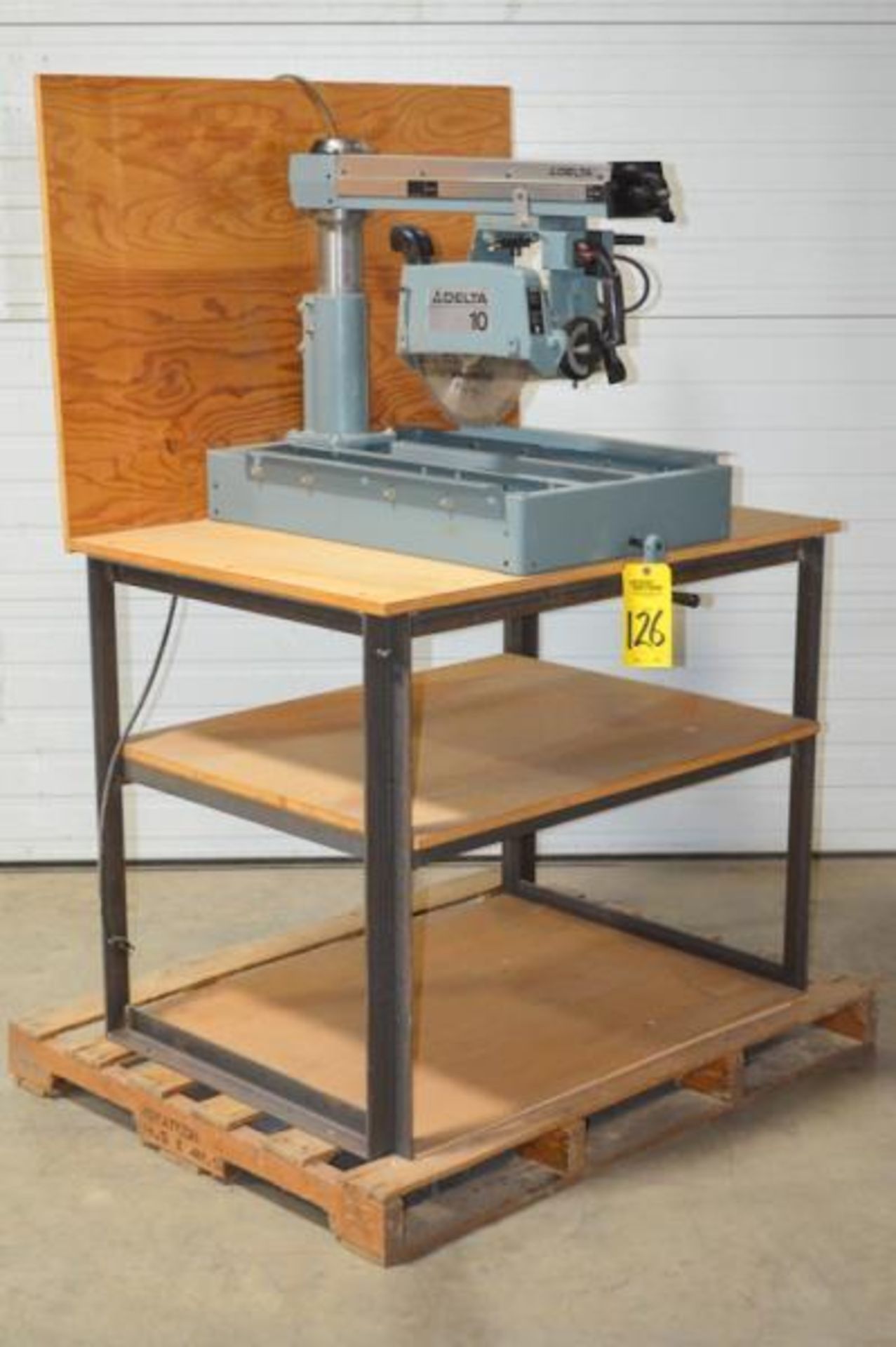 DELTA 10 10” RADIAL ARM SAW, BLADE SIZE 20” X 30” X 4.75”H, RIP CAP. 0-14” IN / 12” – 24” OUT, BLADE - Bild 2 aus 8