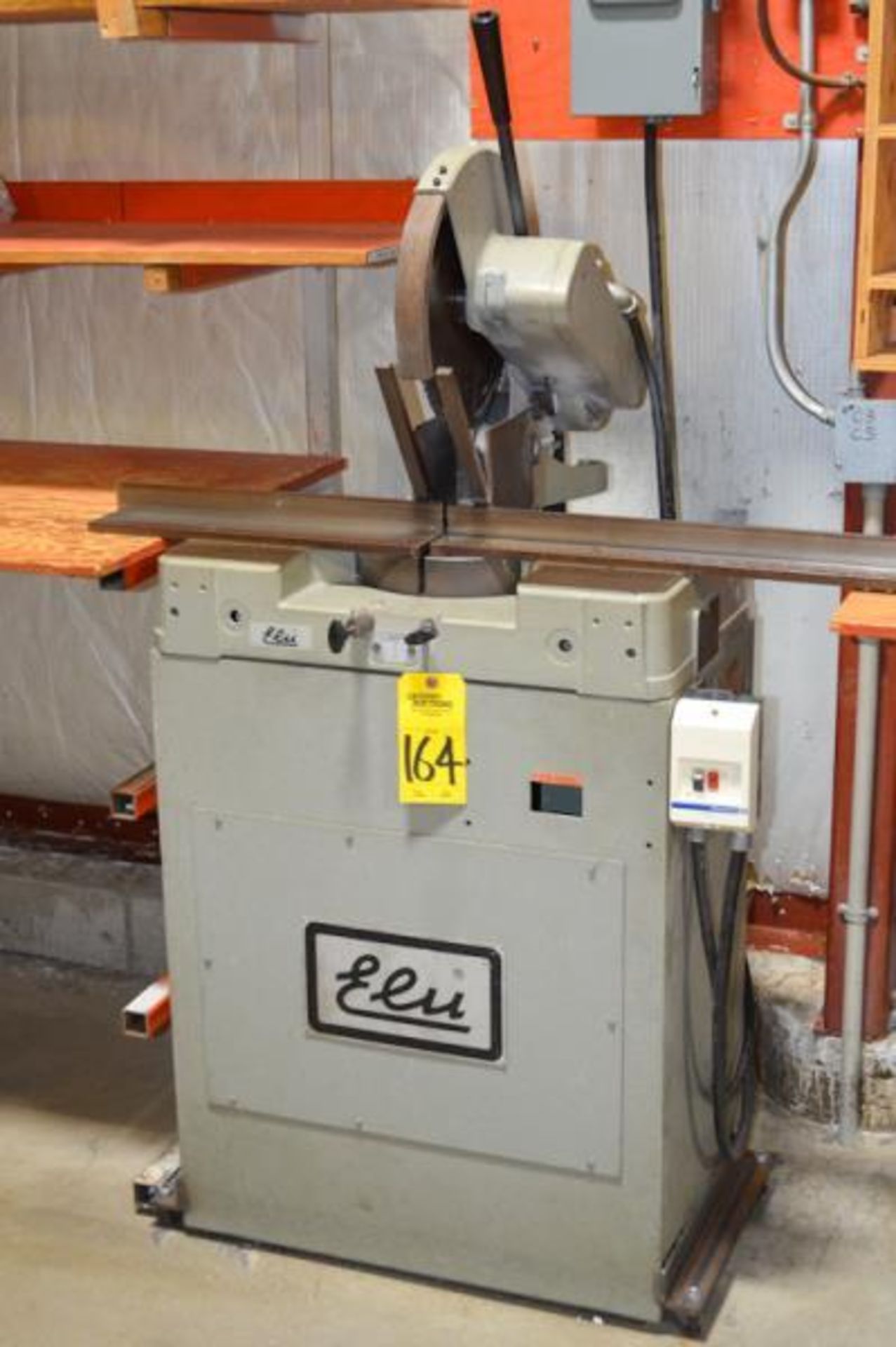 ELU MGS 72 300MM (11.81”) BENCH-TOP MITER SAW W/ CABINET BASE, 11” X 25” X 37”H TABLE SIZE, 3,400 - Image 2 of 4