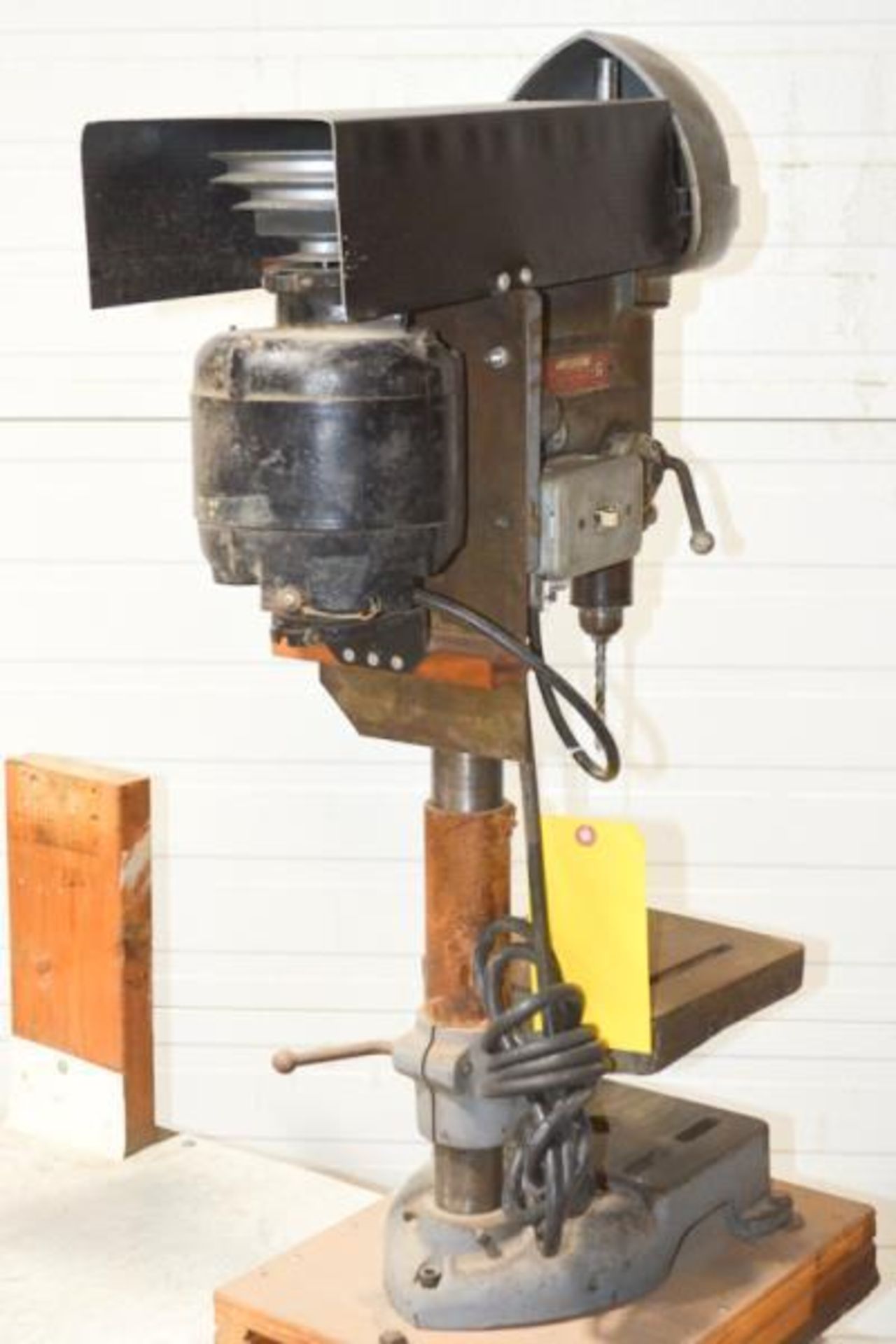 DELTA HOMECRAFT 18” BENCH-TOP DRILL PRESS, 8” X 8” TABLE SIZE, 8” LR X 6.25” FB BASE SIZE, QUILL - Image 3 of 5