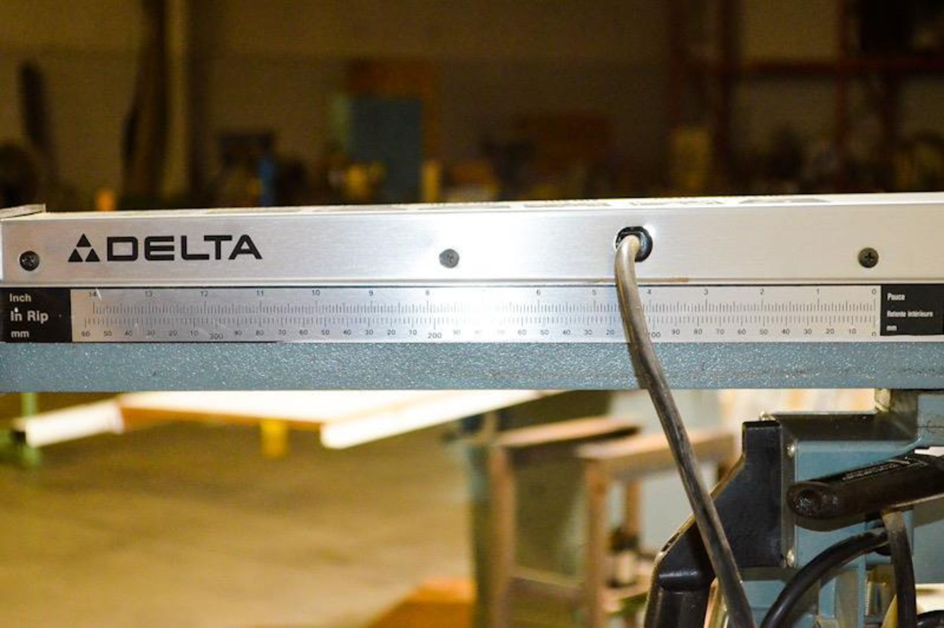 DELTA 10 10” RADIAL ARM SAW, BLADE SIZE 20” X 30” X 4.75”H, RIP CAP. 0-14” IN / 12” – 24” OUT, BLADE - Image 5 of 8