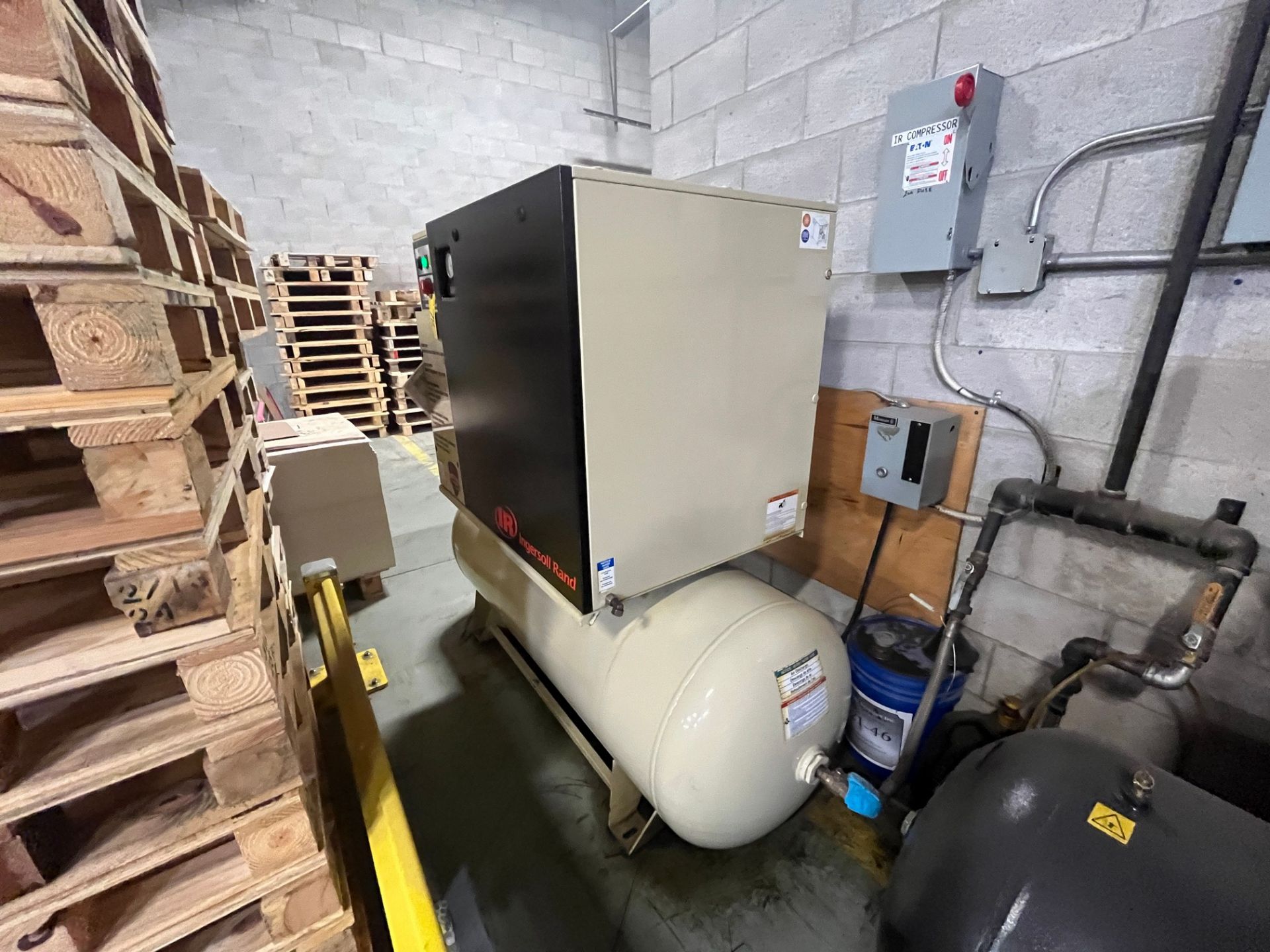 INGERSOLL RAND UP6-10TAS-150 10HP ROTARY SCREW AIR COMPRESSOR WITH AIR DRYER AND TANK (RIGGING - Image 2 of 5