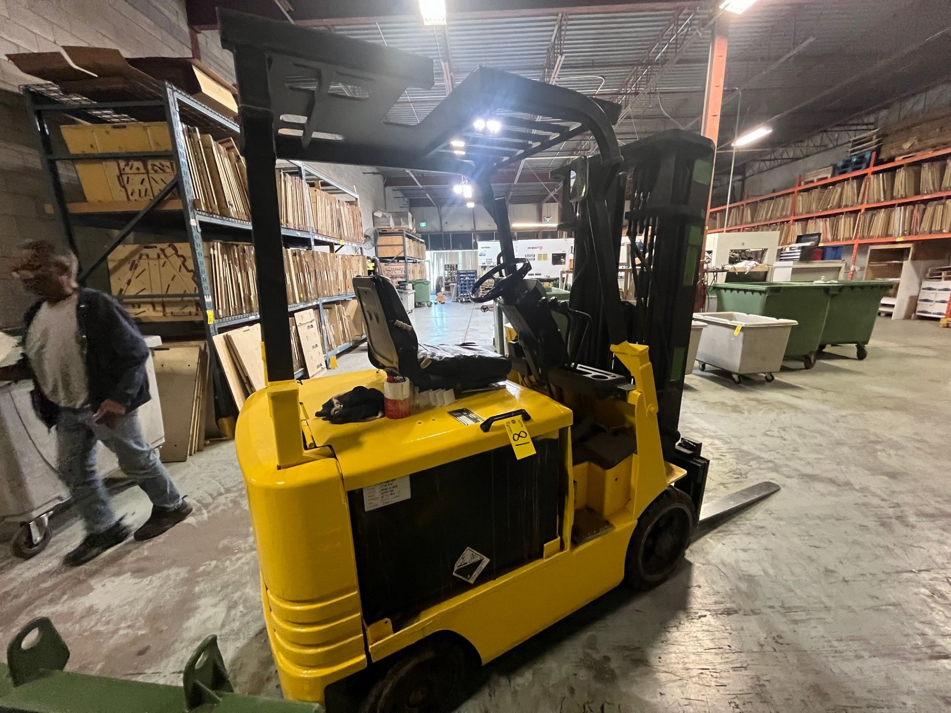 CATERPILLAR 2FC25 ELECTRIC FORKLIFT, 5,000LB CAP., 26V, 190" MAX LIFT, 3-STAGE MAST, CHARGER AND - Image 2 of 10