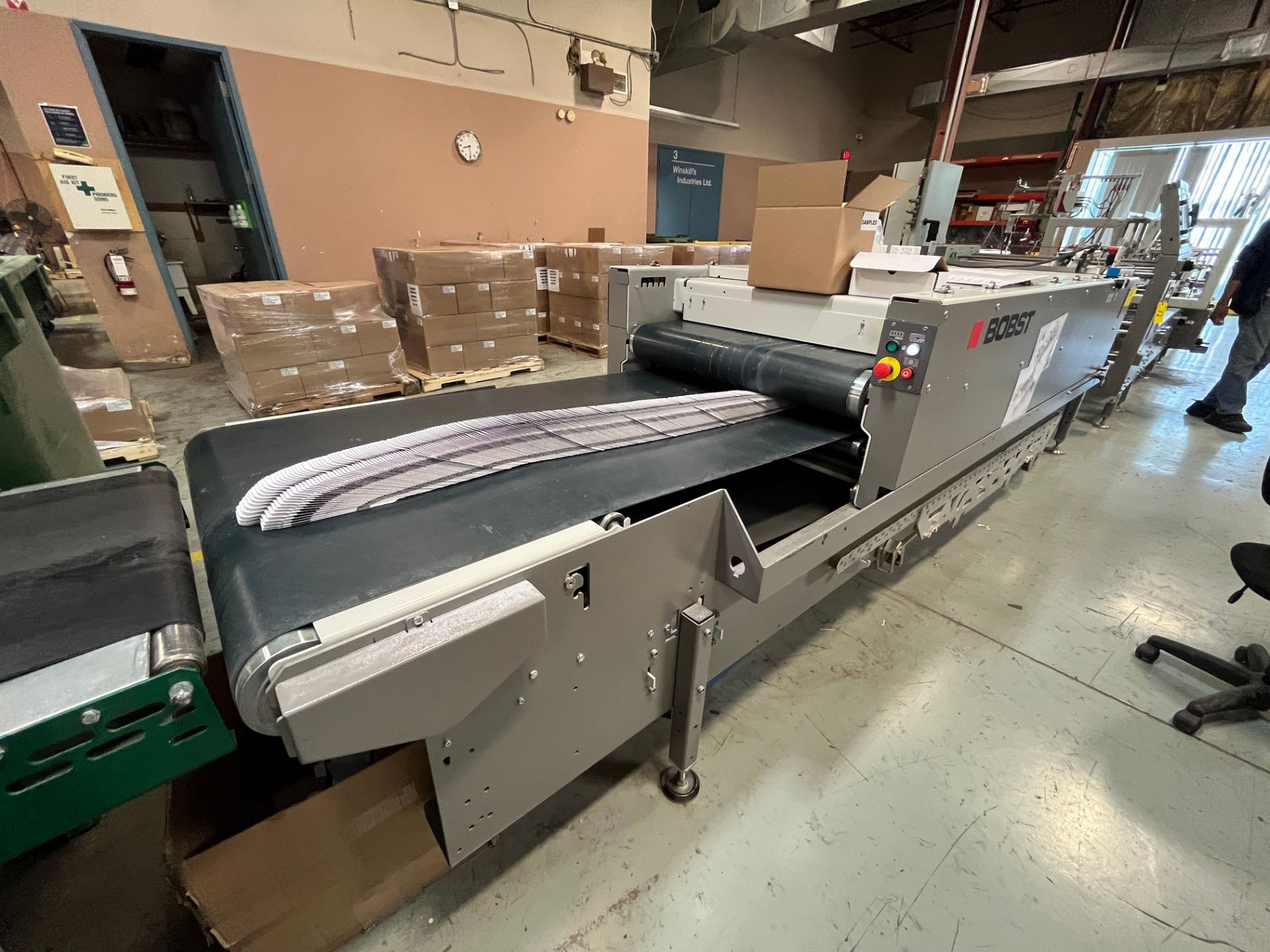 2017 BOBST AMBITION 106 A-1 HI-SPEED STRAIGHT-LINE FOLDING/GLUING LINE WITH HHS 4 CHANNEL GLUE - Image 7 of 7