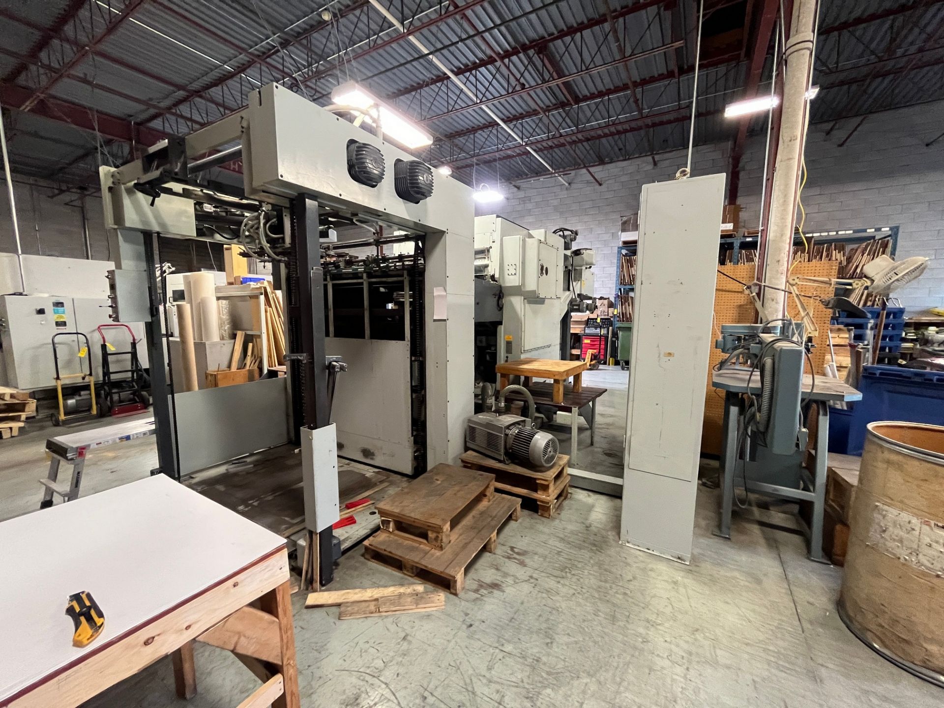 1982 BOBST AUTOPLATEN SP 126-E FLATBED DIE CUTTER WITH 49.60” X 36.21” CAP. MAX SHEET SIZE, 19.69" X - Image 11 of 14