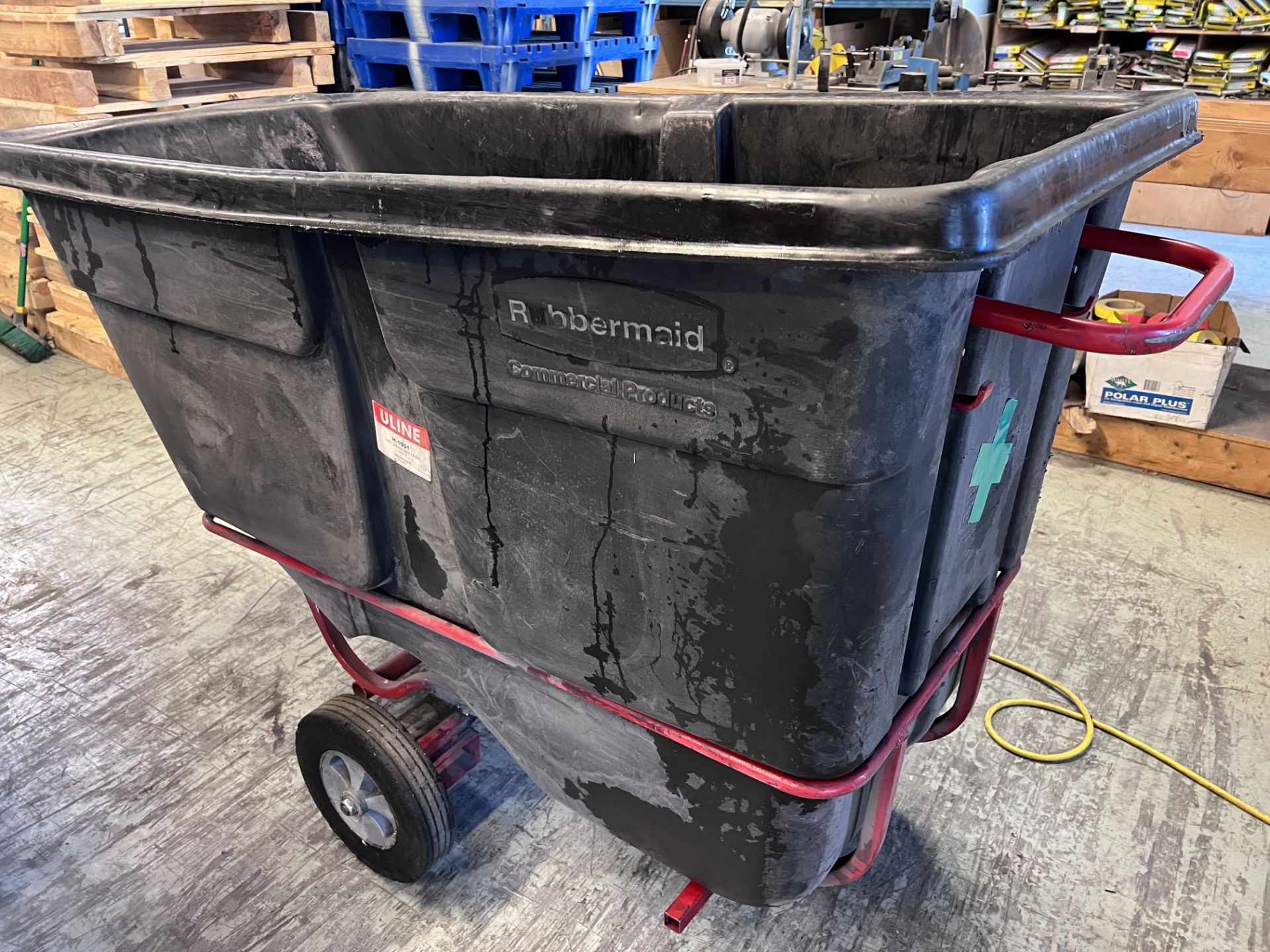 RUBBERMAID PORTABLE DUMP HOPPER