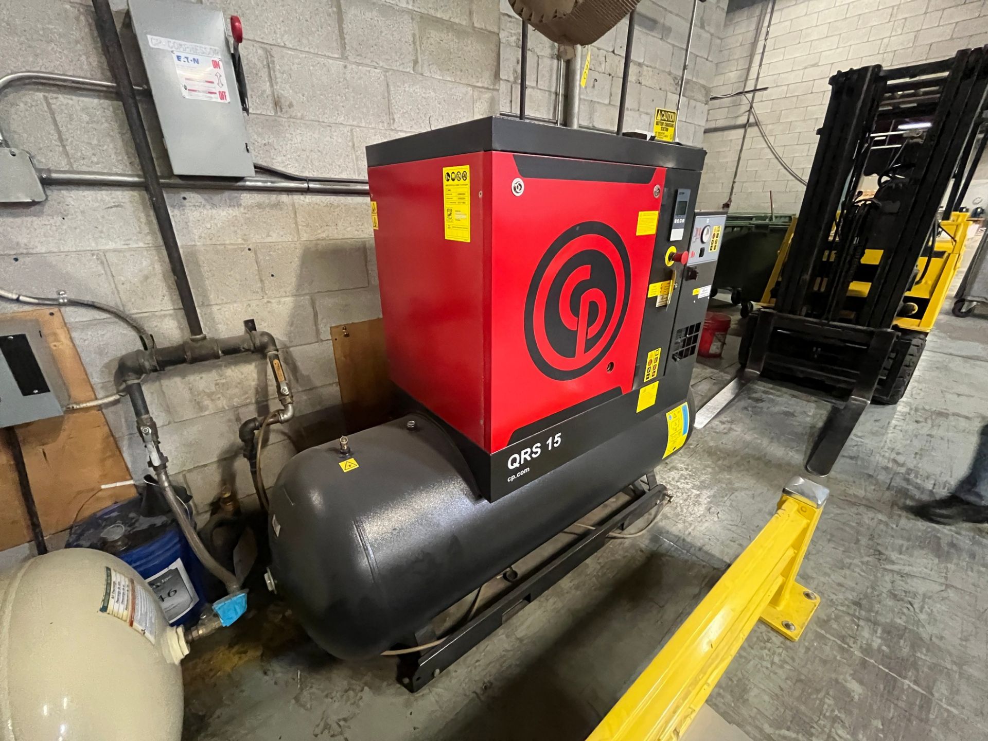 2018 CHICAGO QRS15HPD TM120 15HP ROTARY SCREW AIR COMPRESSOR WITH AIR DRYER AND TANK S/N - Bild 4 aus 5