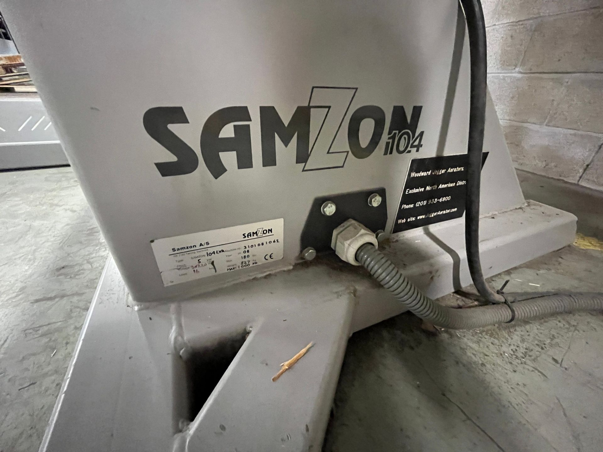 SAMZON 104 PAPER TURNING MACHINE W/ CONTROL PANEL AND VACUUM PUMP (RIGGING FEE $250 USD) - Image 2 of 5