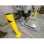 LOT OF YELLOW SAFETY FENCING AND POLES