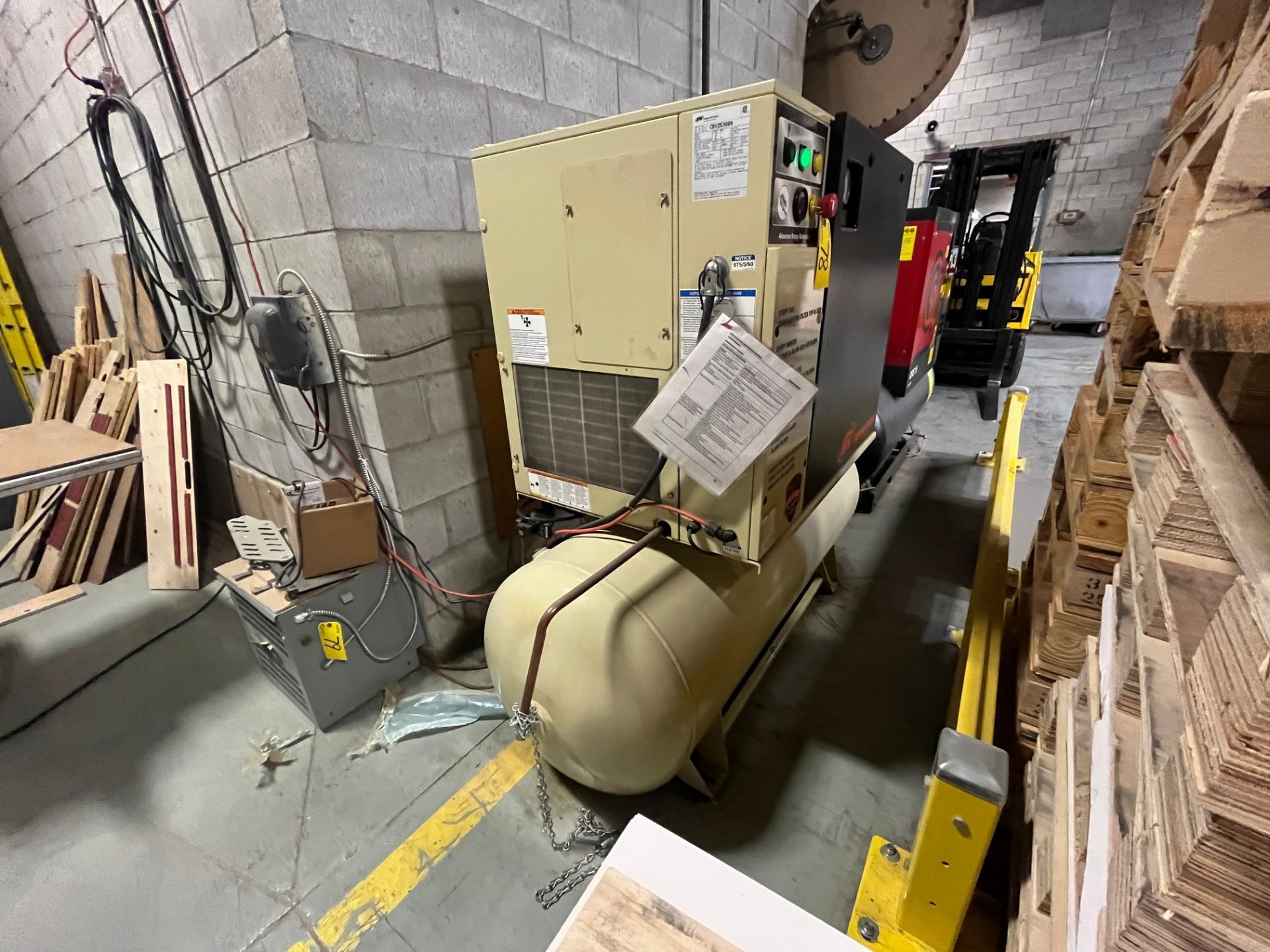 INGERSOLL RAND UP6-10TAS-150 10HP ROTARY SCREW AIR COMPRESSOR WITH AIR ...