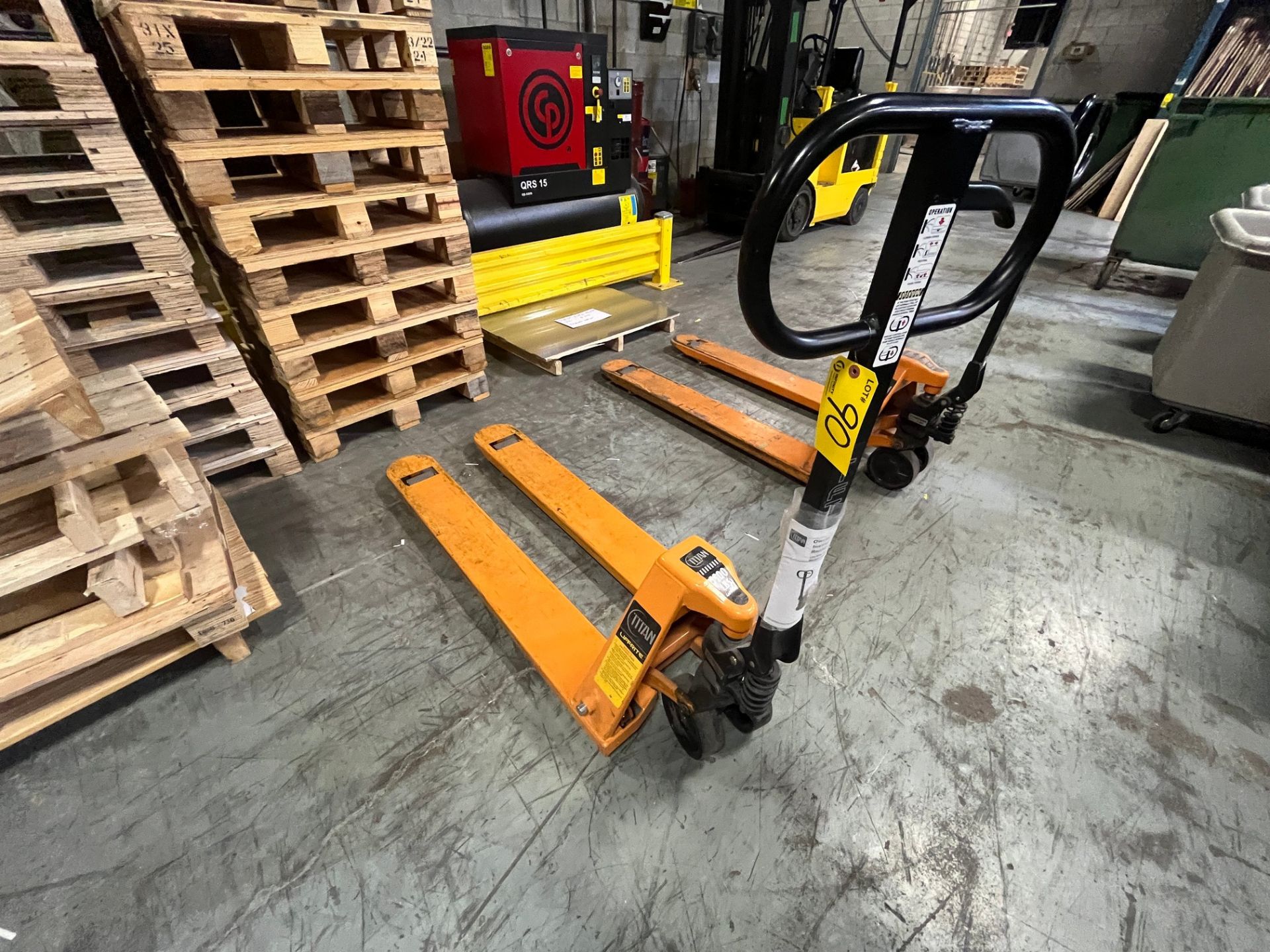 TITAN 5,500LB CAP. NARROW PALLET JACK