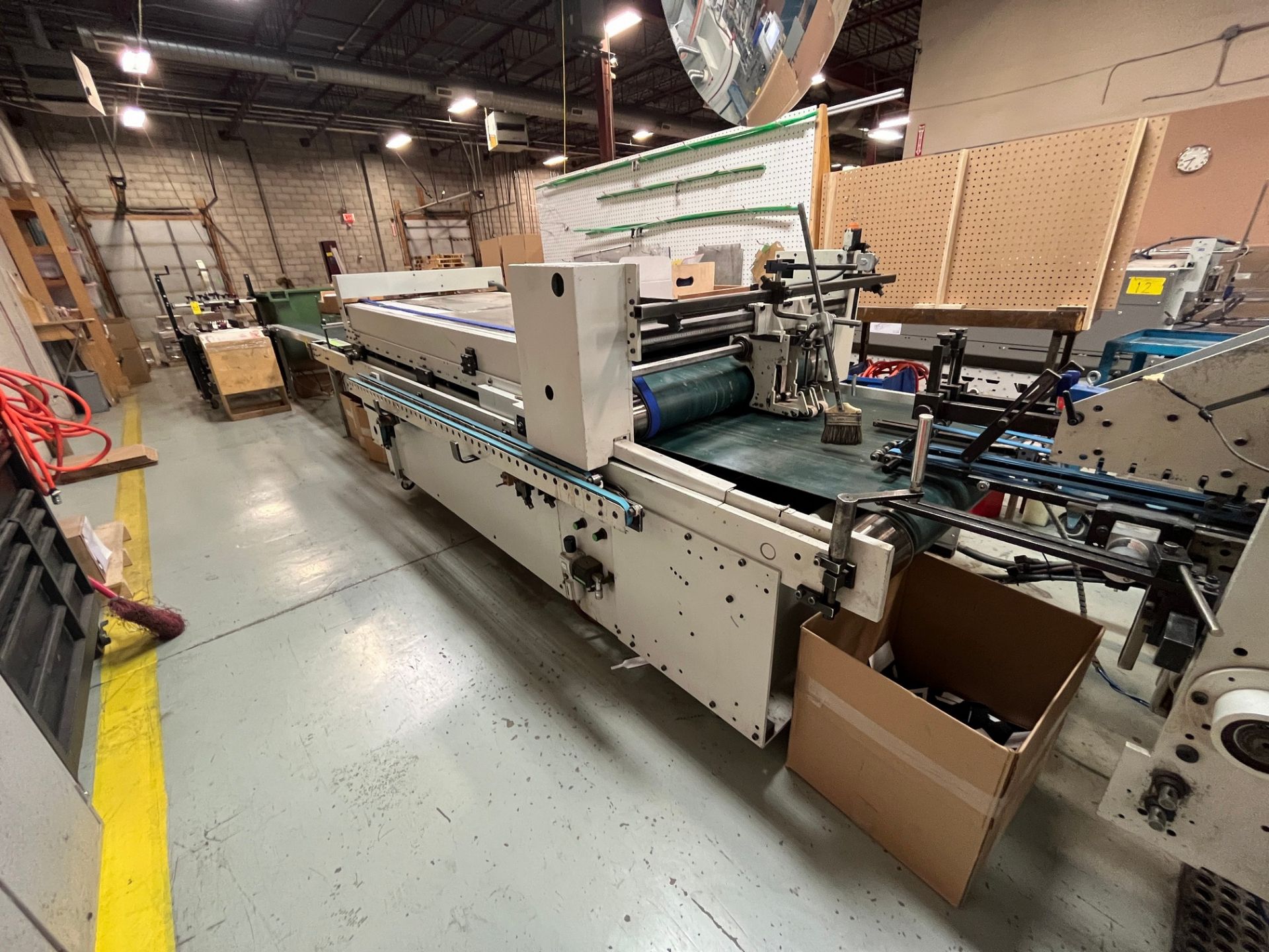 2000 BOBST MEDIA 100 II A2 STRAIGHT LINE FOLDING/GLUING LINE WITH 4 & 6-CORNER DEVICE W/ HHS 16 - Image 7 of 10