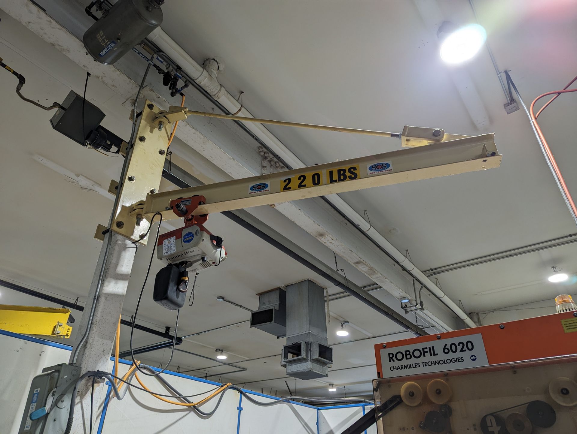 WALL MOUNTED JIB CRANE W/ ELECTRIC HOIST