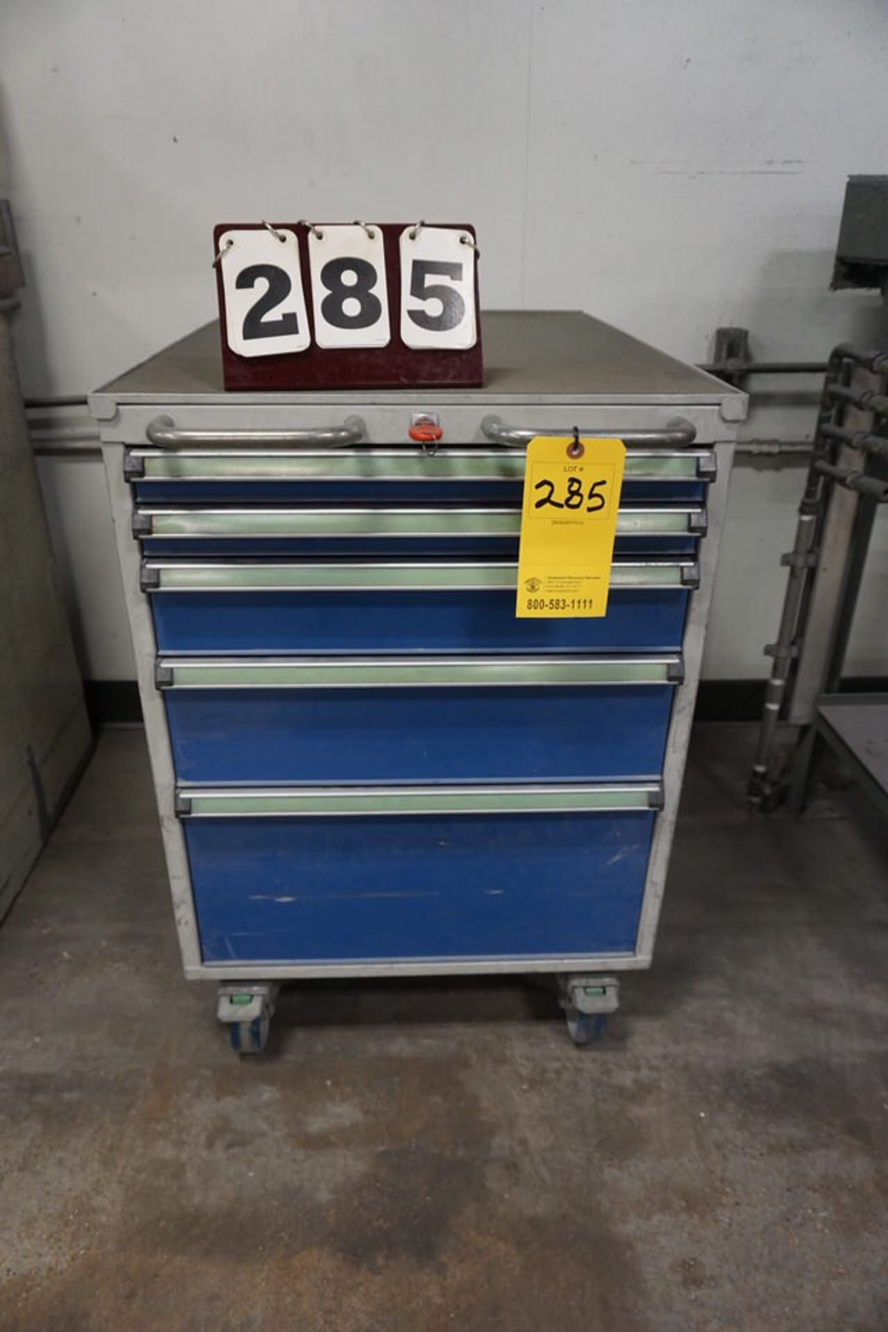 5 Drawer Tool Cabinet w/ Key on Catsers