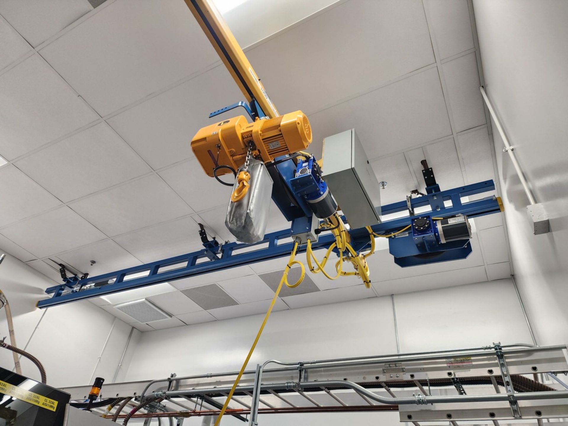 Gorbel 1 Ton Overhead Crane W/ Hoist - Image 5 of 7