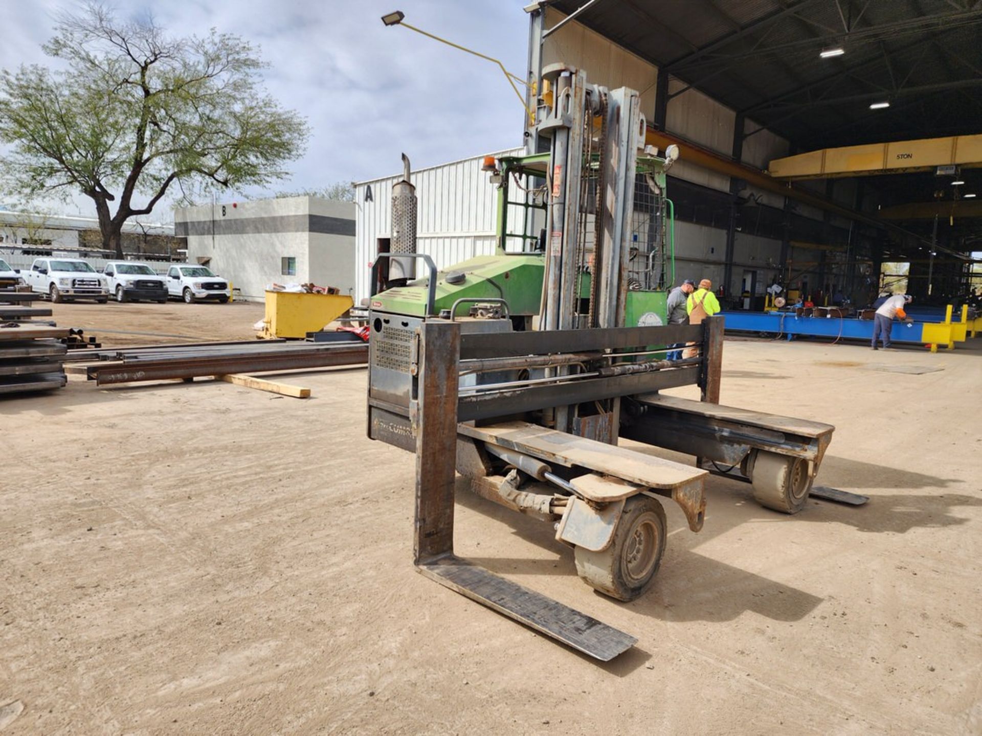 2007 Combi-Lift CL22100DA47 Multi-Directional Forklift 2-Stage Mast; Cap: 8,750lbs; Hrs: 6,994 (Loc: - Image 4 of 15