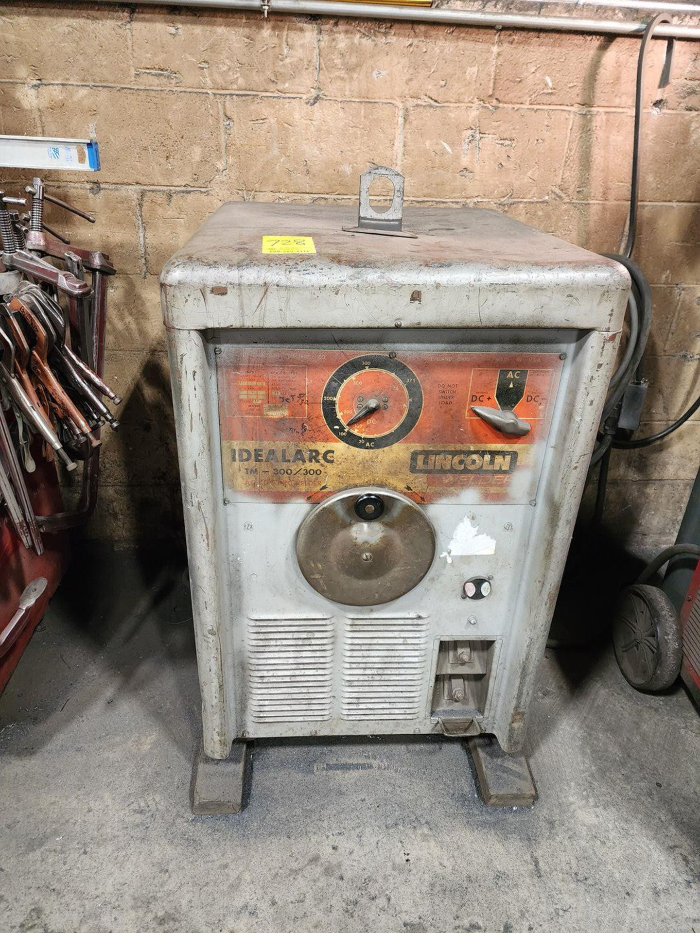 LE Idealarc TM-300/300 Arc Welder (LOCATION: Lancaster, PA)