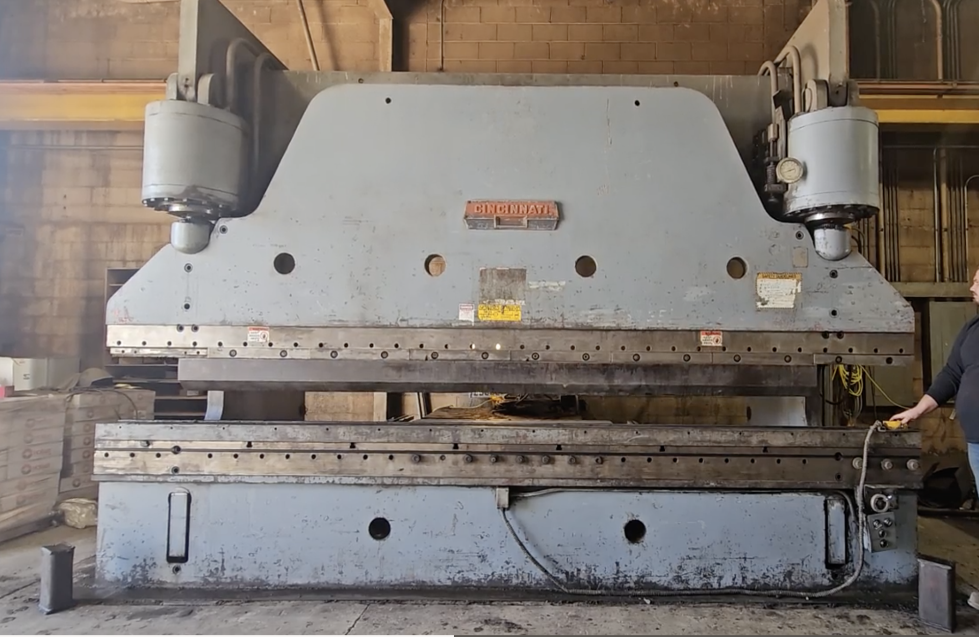 Cincinnati 400 ton x 16' Press Brake, Rigging Cost: $10,728.00 (LOCATION: Franklin, ID)