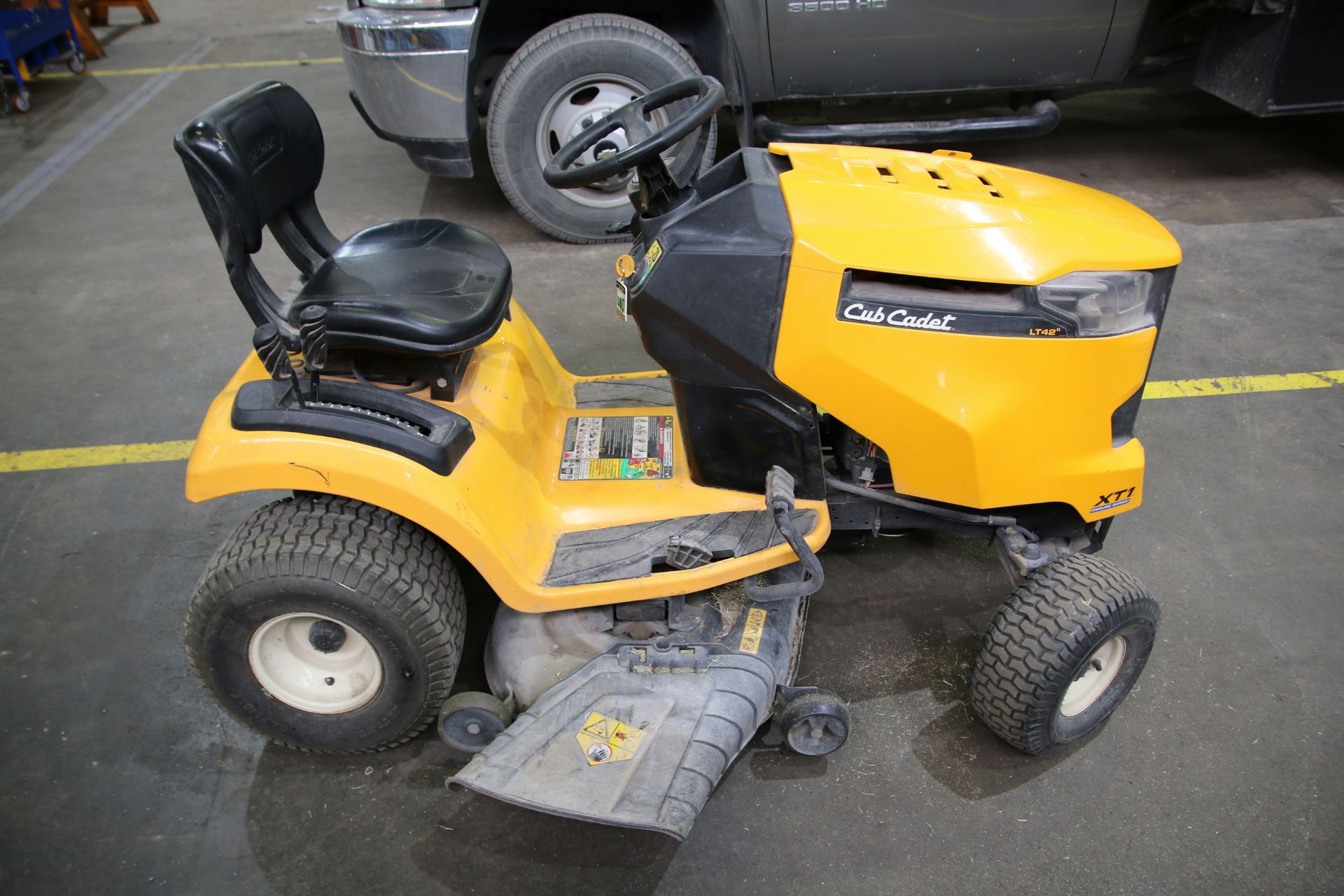 Club Cadet XT1 Club Cadet XT1 42" Lawn Tractor - Image 3 of 5