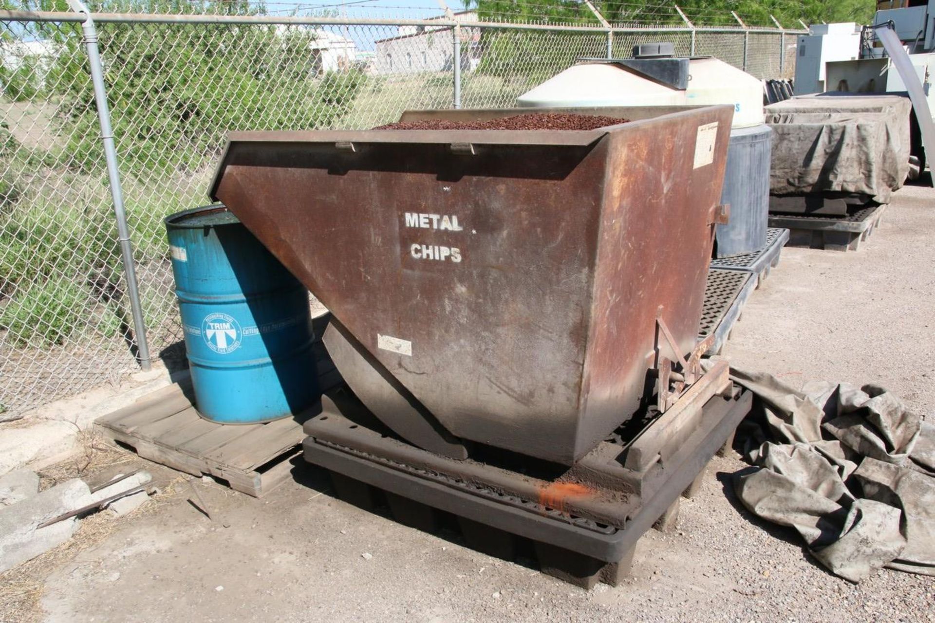 Material Stand with Scrap Steel and Hopper - Image 3 of 3