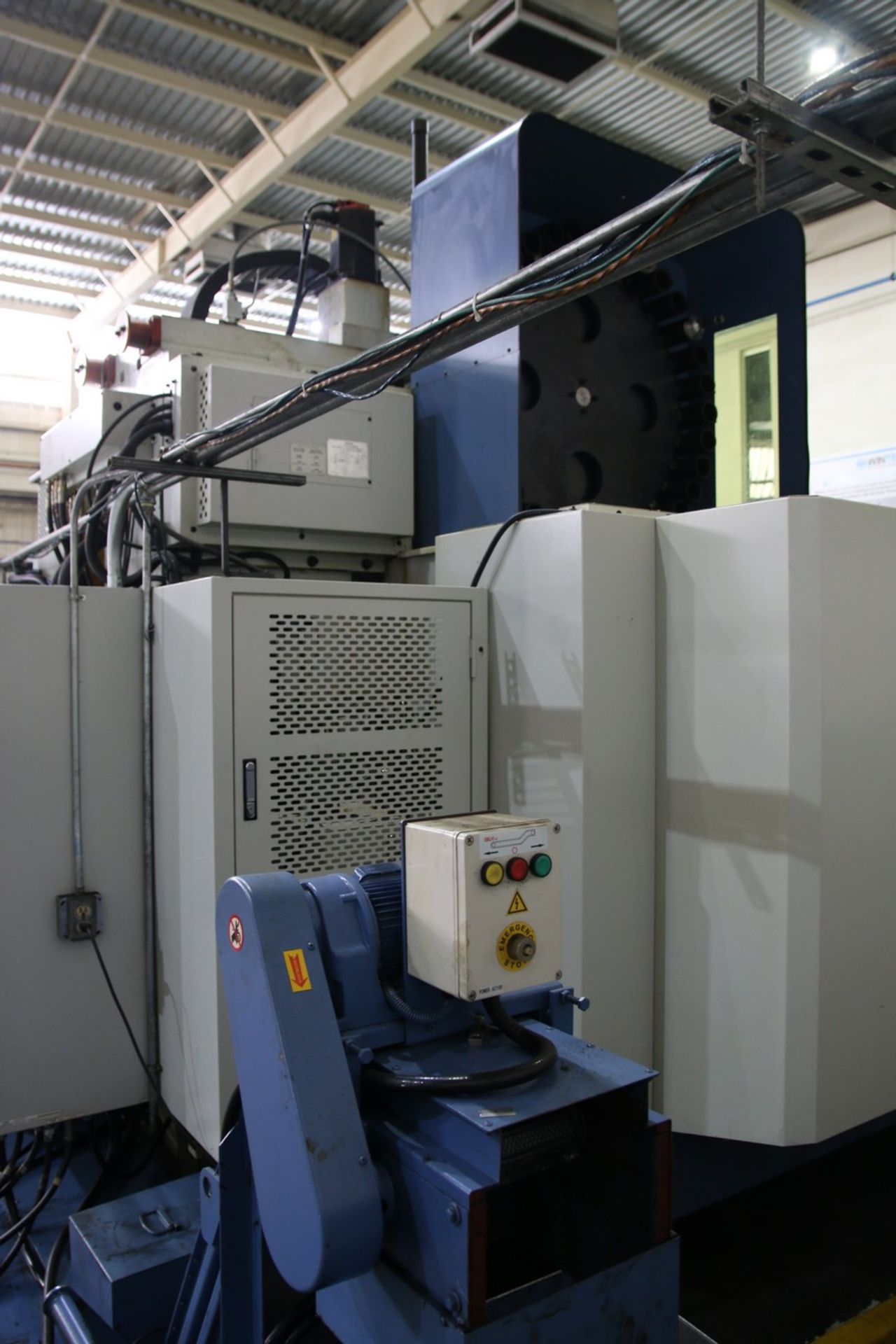 2011 Dah Lih MCV-1450 Dah Lih MCV-1450 Vertical Machining Center 31" x 63" Table, Chip Conveyor, - Image 4 of 19