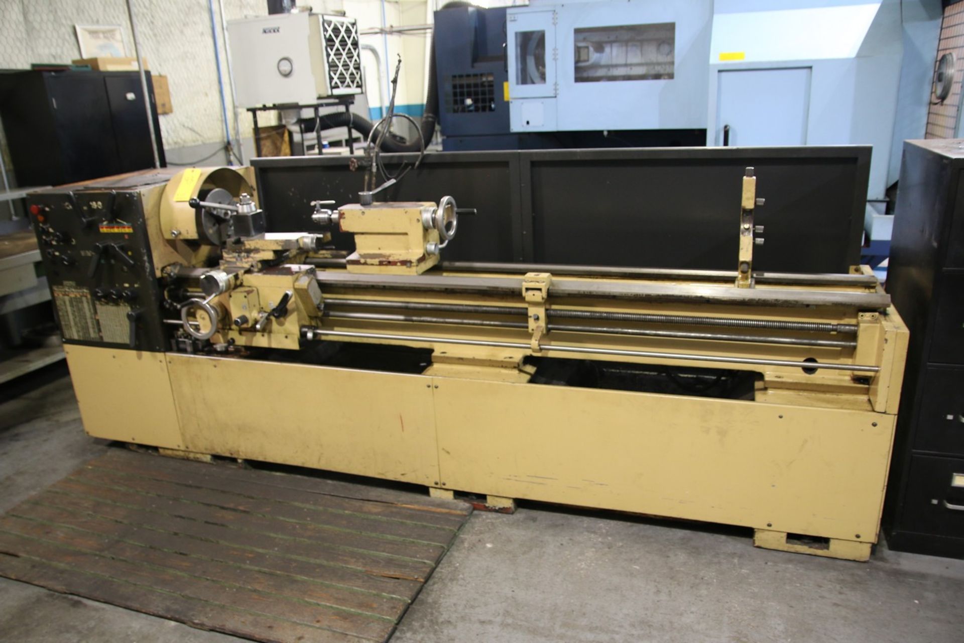 Bridgeport Romi 16-8 Bridgeport Romi 16-8 Engine Lathe Includes (2) Chucks, (1) 3 Jaw and (1) 4 Jaw,