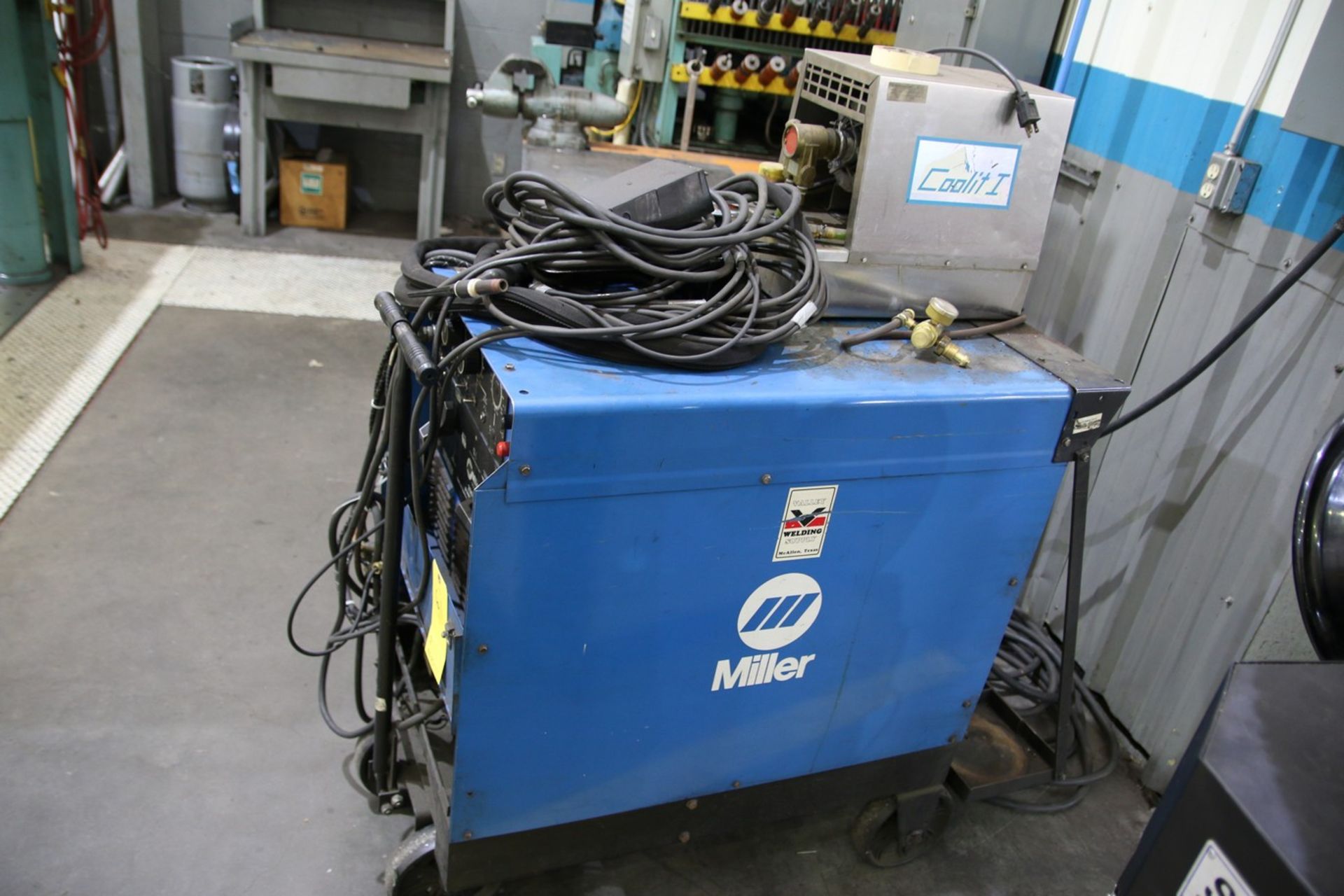 Miller 330ST Miller 330ST Aircrafter Arc Welder With Coolit 1 Coolant Circulator, Cart and Other - Image 3 of 5