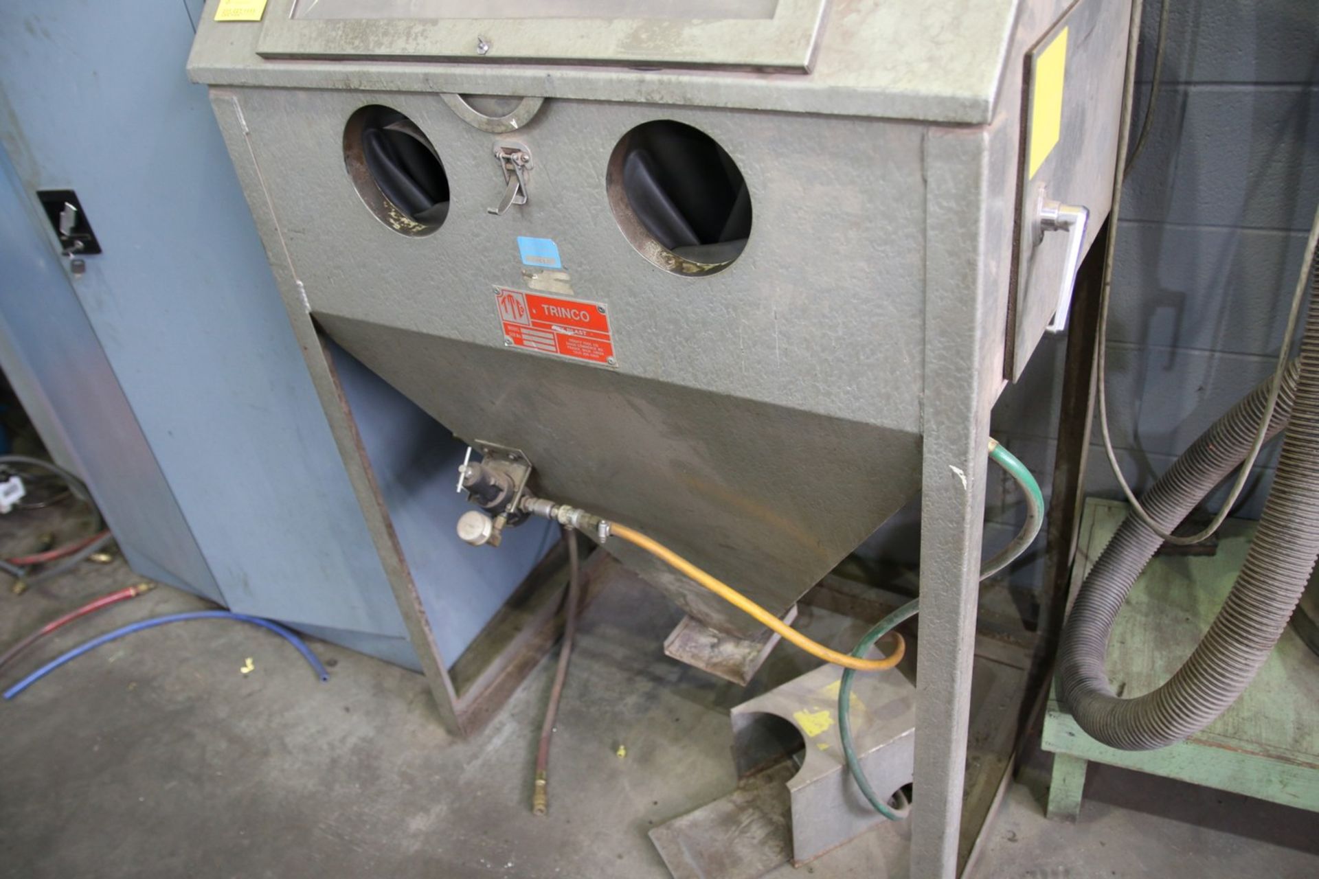 Trinco 36/BP2 Trinco 36/BP2 Dry Blast Sand Blasting Cabinet 38" x 24" 64" H, with Dust Collector - Image 3 of 4