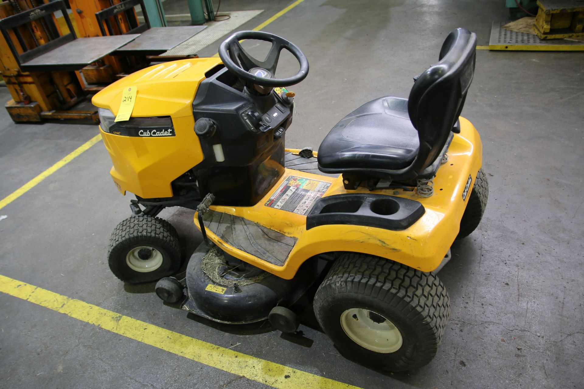 Club Cadet XT1 Club Cadet XT1 42" Lawn Tractor