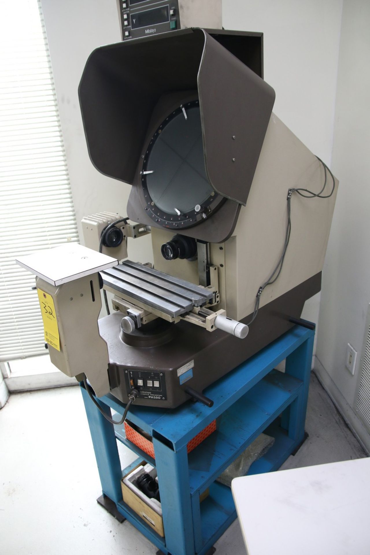 Mitutoyo PH350 Mitutoyo PH350 Profile Projector Linear Scales, 10x Lens, X-Y Digital Readout - Image 6 of 7