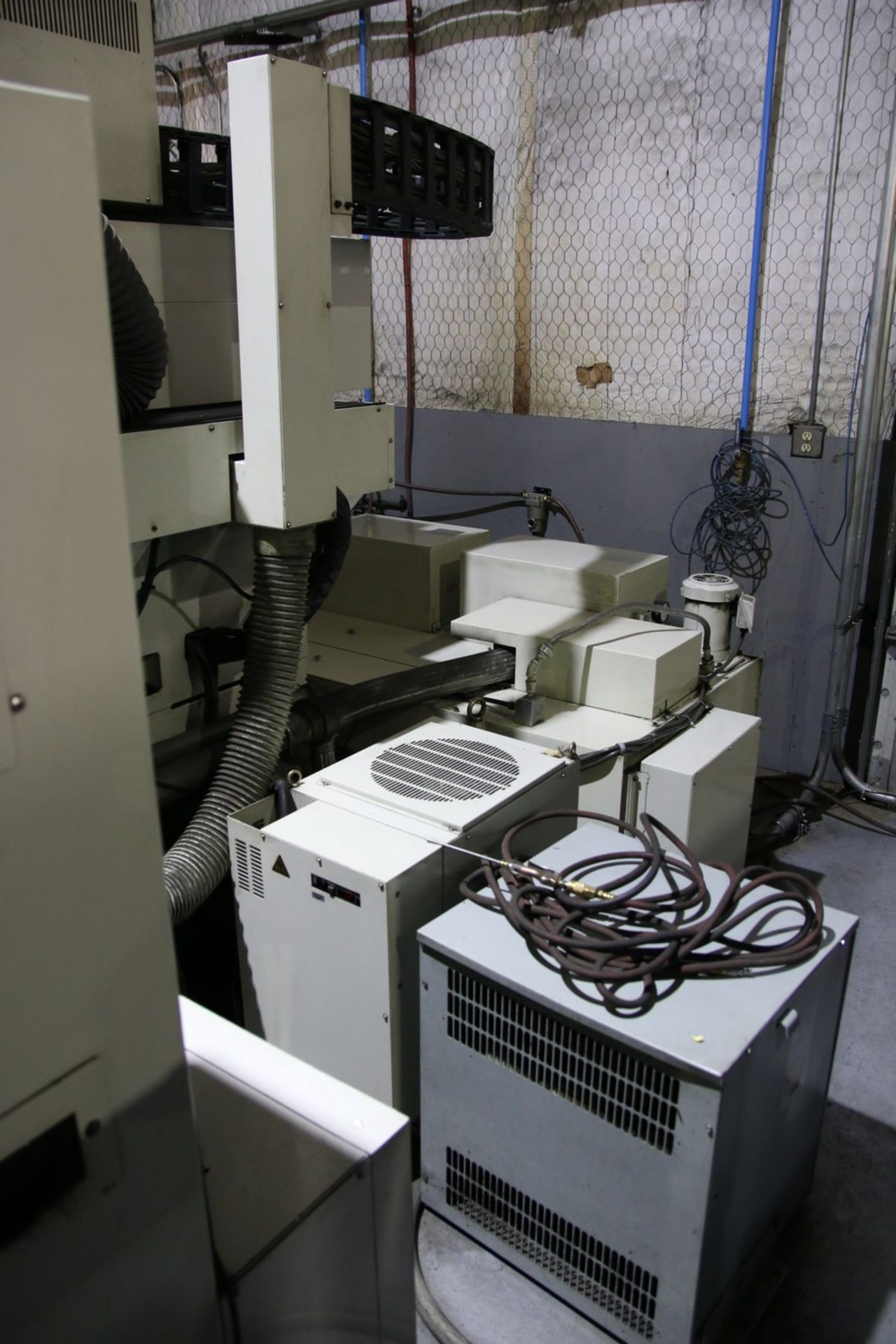 1999 Mitsubishi EX30 Mitsubishi EX30 EDM Machine with Robot 28" x 40" Table, with System 3R - Image 2 of 16